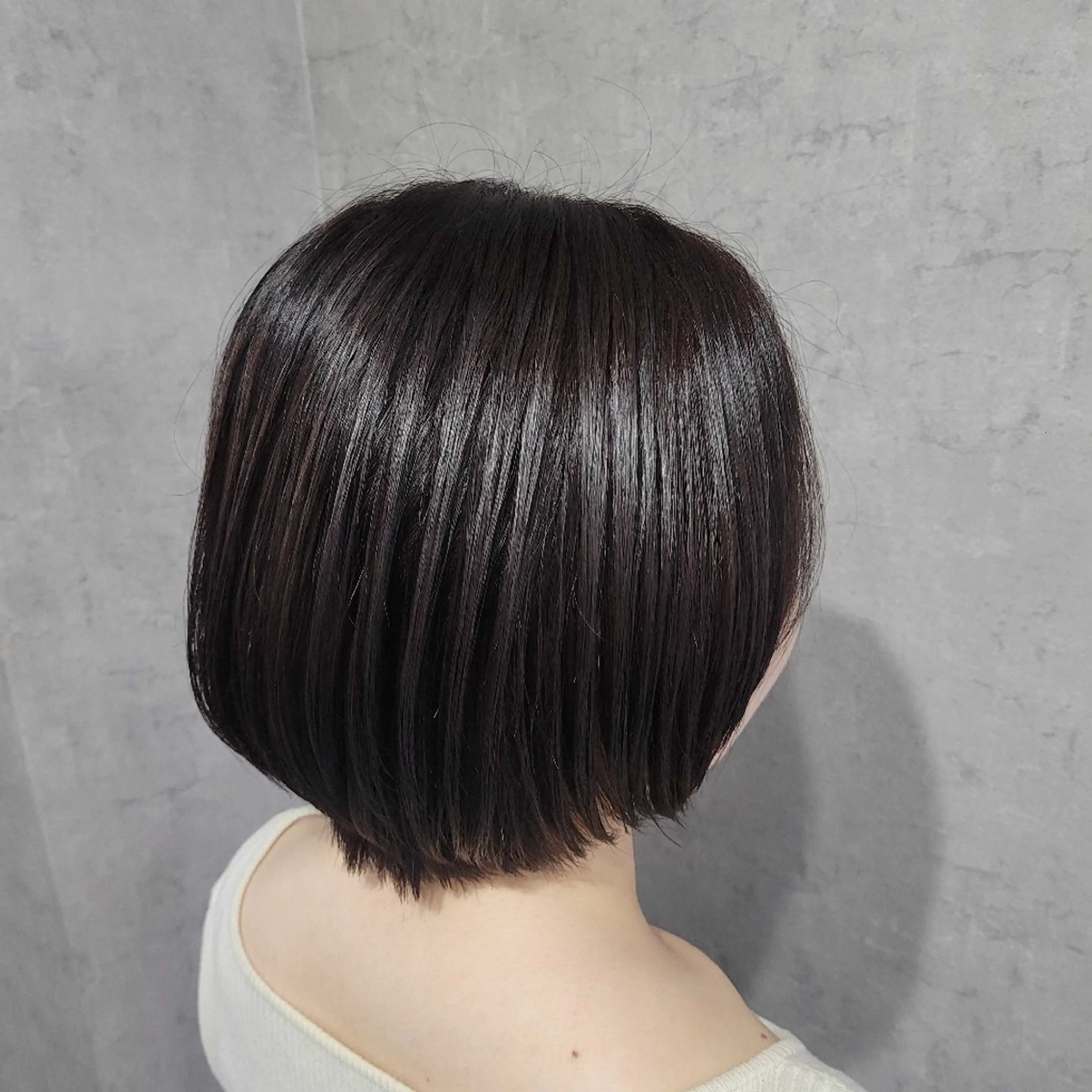 ショート カラー ブリーチ ブラウンカラー ブリーチなしカラー ボブ カット ヘアカラー THREE所属・大辻健太(オオツジ ケンタ)/髪質改善のヘアスタイル