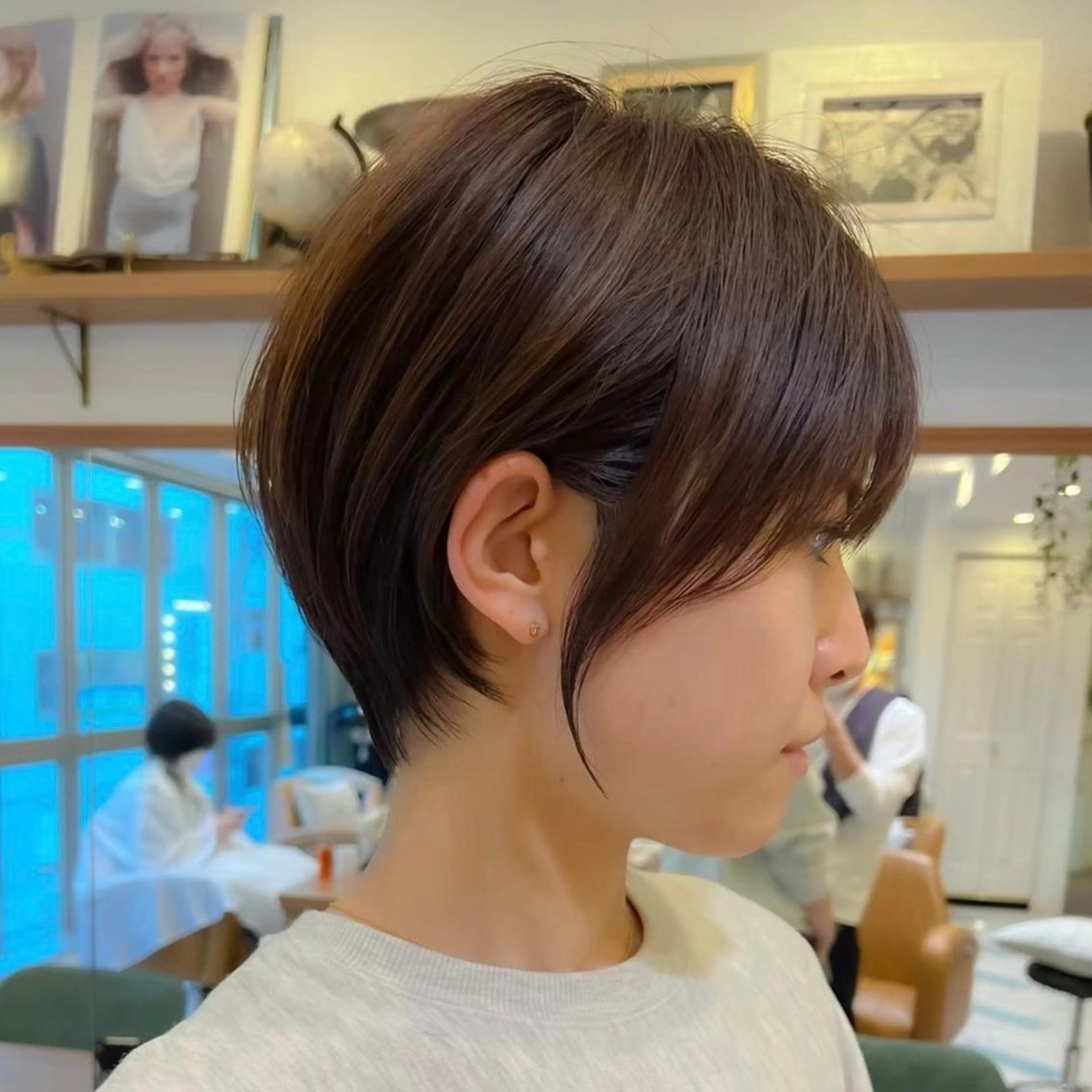 ショート 前下がりボブ ワンレンボブ アッシュ ボブ くせ毛 遠藤大雅✂︎ ショート/ボブのヘアスタイル