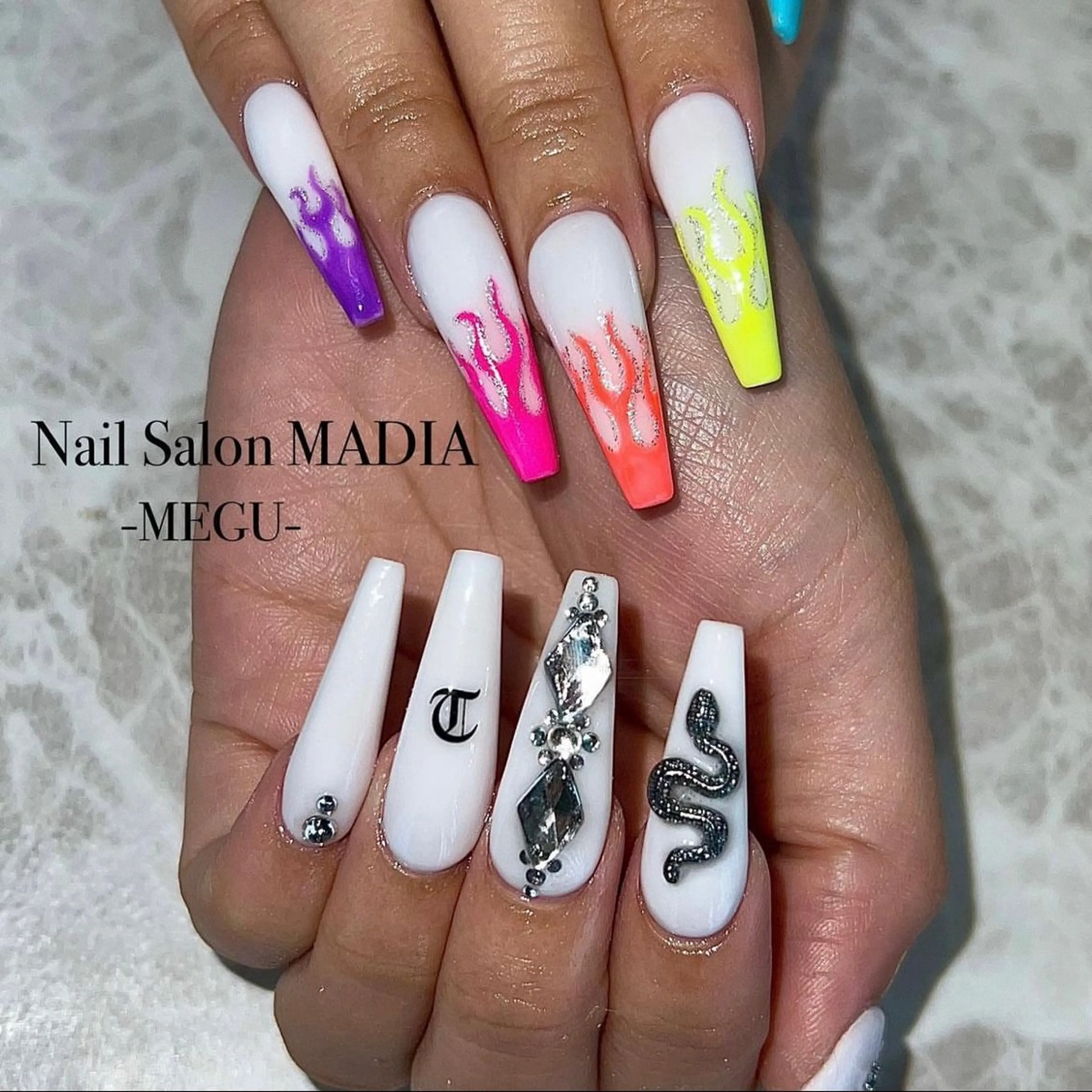 ネイル MADIA藤沢所属・MADIA MEGUのネイルデザイン