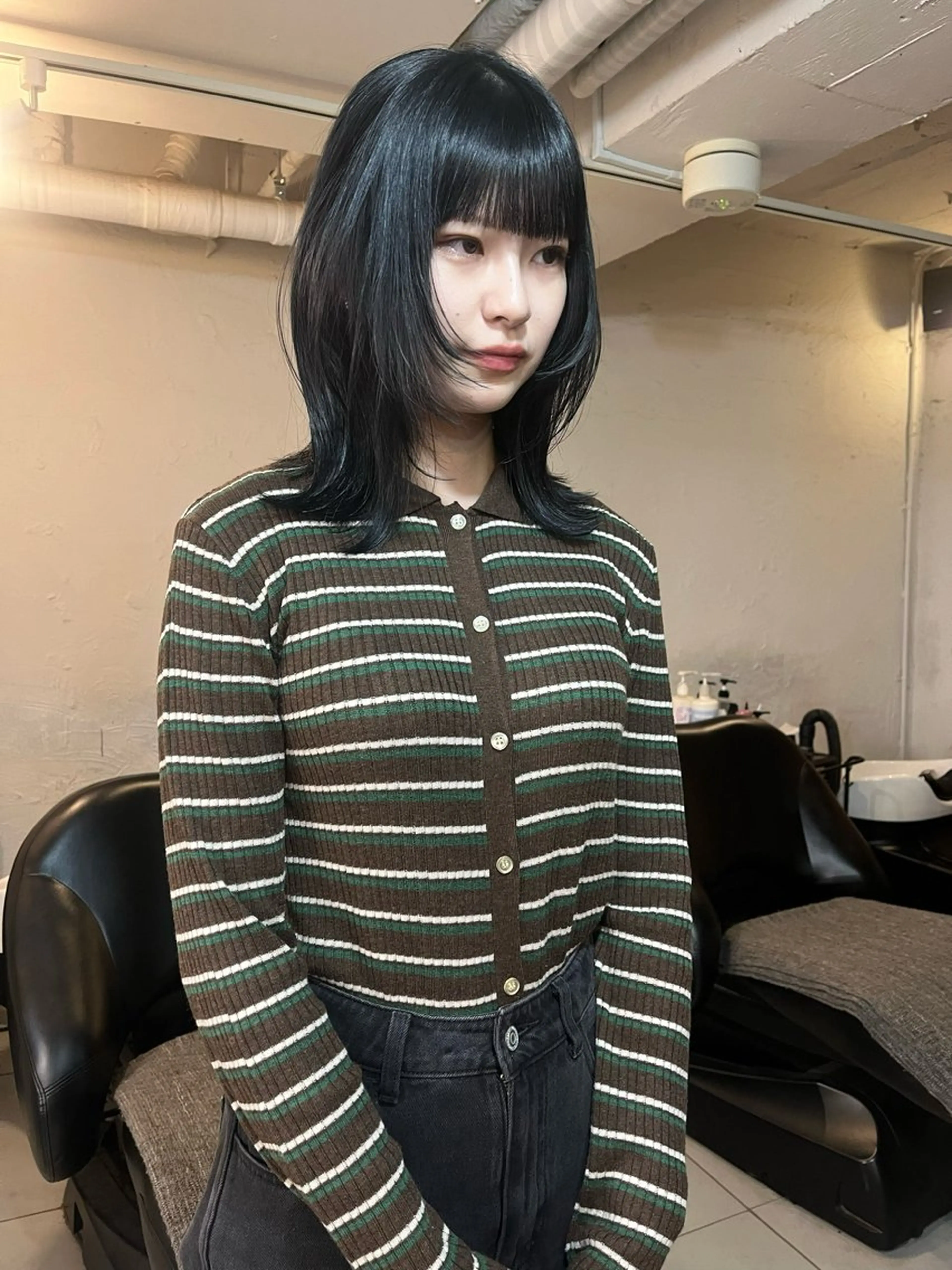 ミディアム カラー ブルーカラー ネイビーカラー 顔まわりレイヤー レイヤーカット カット ヘアカラー トリートメント mizuho🐈‍⬛ 艶髪￤ダークトーンのヘアスタイル