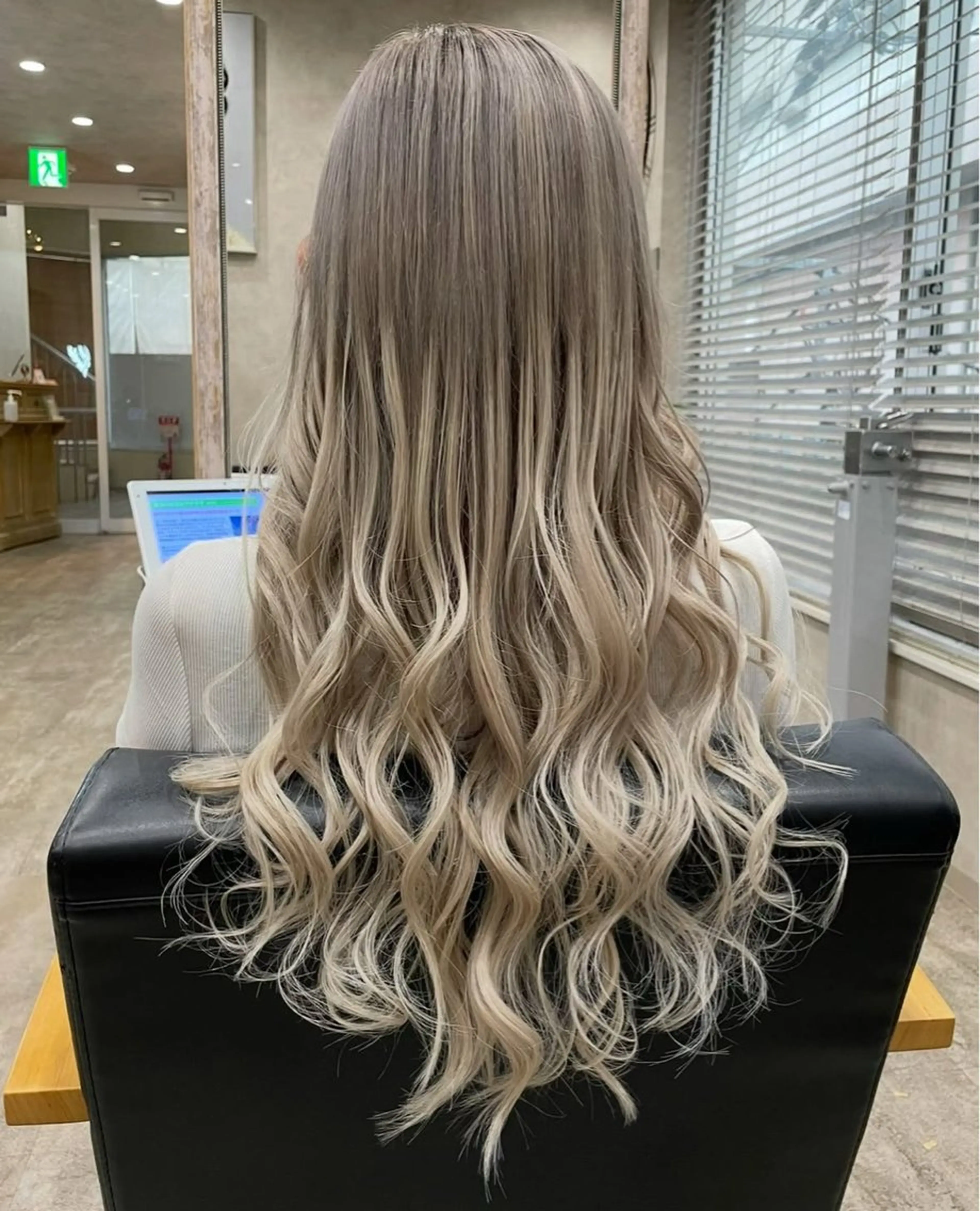 ロング エクステ 🍑🧋ハイトーン 暖色カラーlucaのヘアスタイル