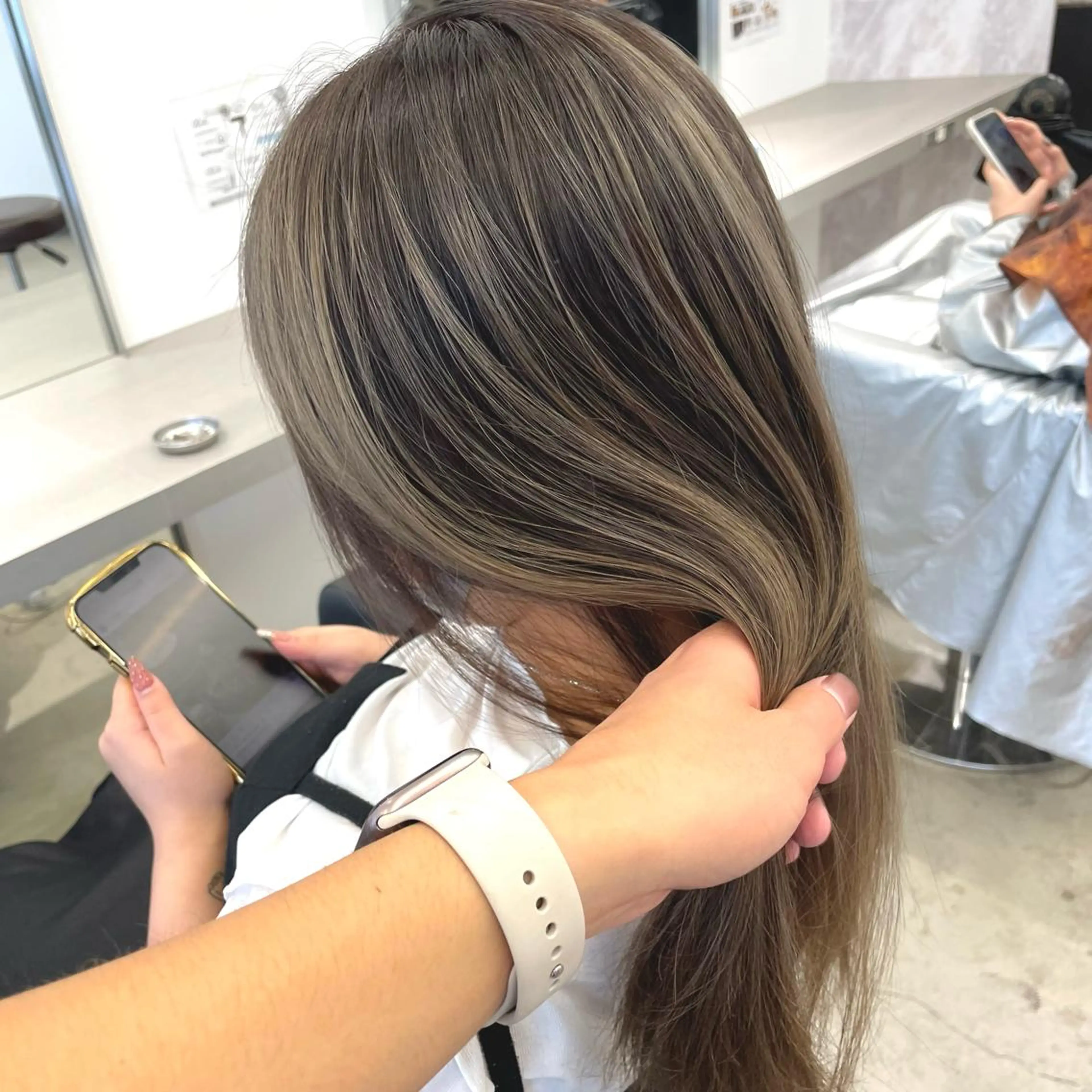 ロング カラー ヘアアレンジ バレイヤージュ レイヤーカット カット ヘアカラー トリートメント 🎗秋山勇 /三宮指名No.1のヘアスタイル