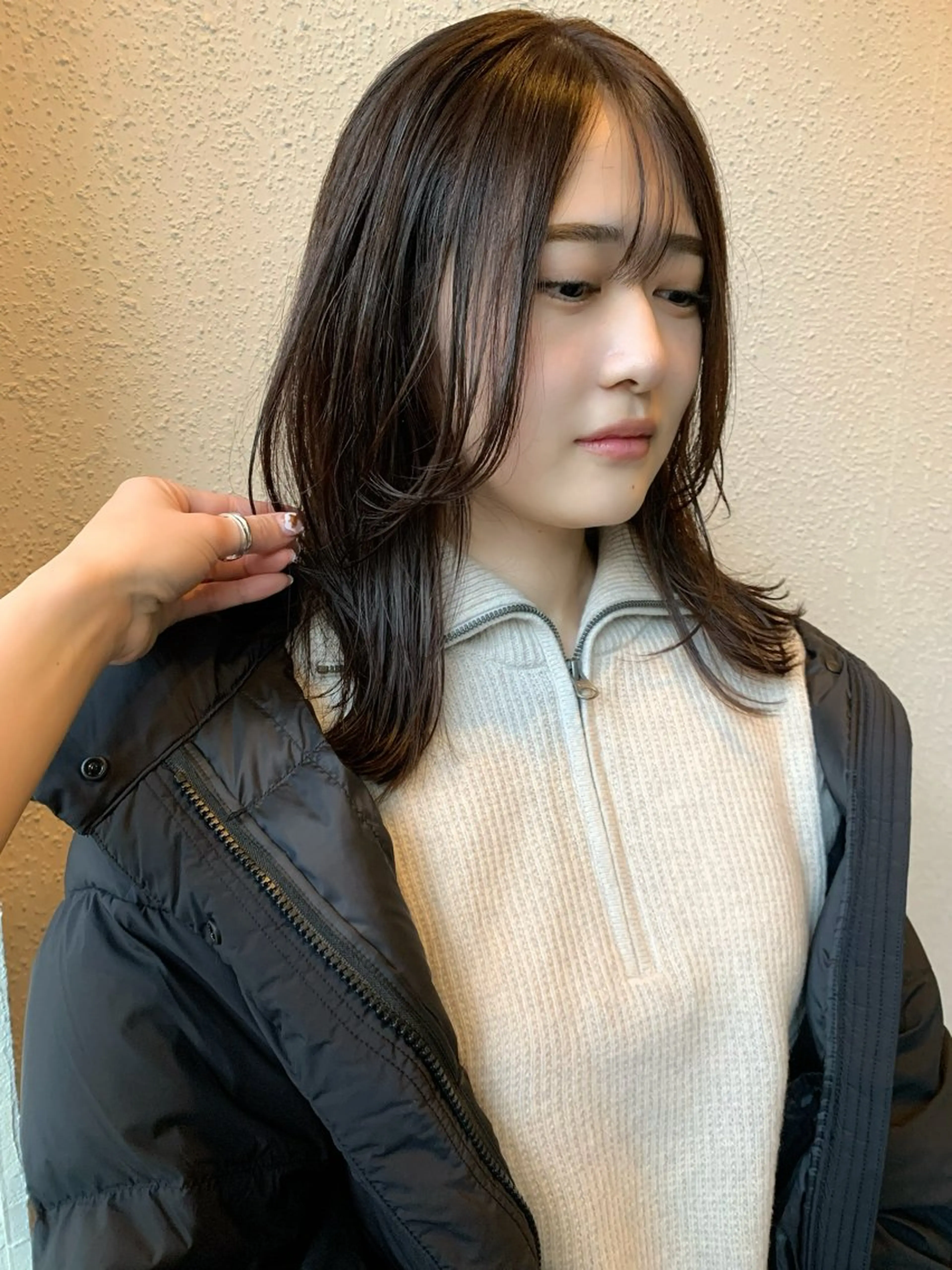 ミディアム カラー くびれヘア 庄司 朱里のヘアスタイル
