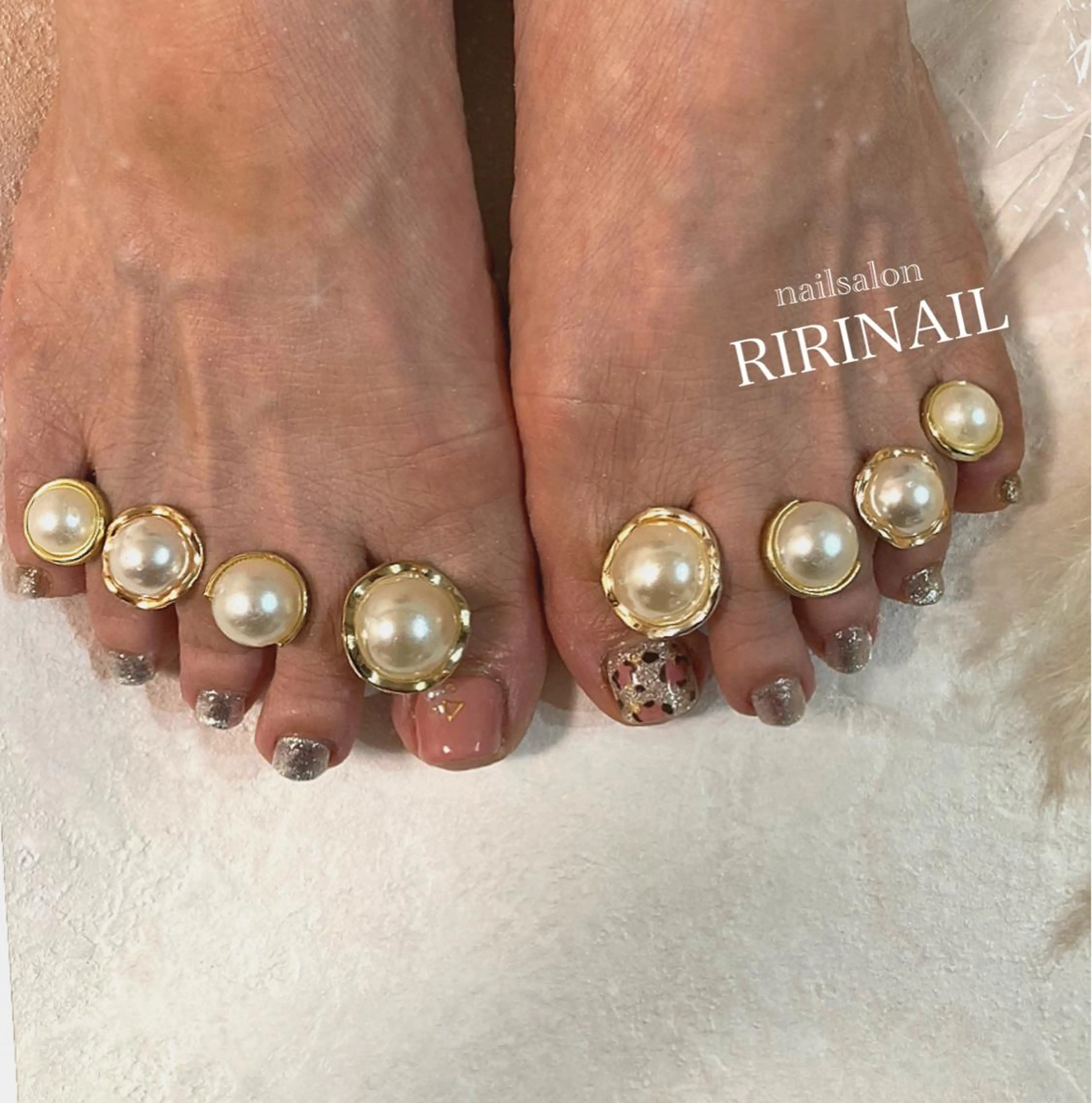 ネイル アニマル柄 アートネイル キラキラネイル ラメ(グリッター) フットネイル RIRI NAIL♡のネイルデザイン