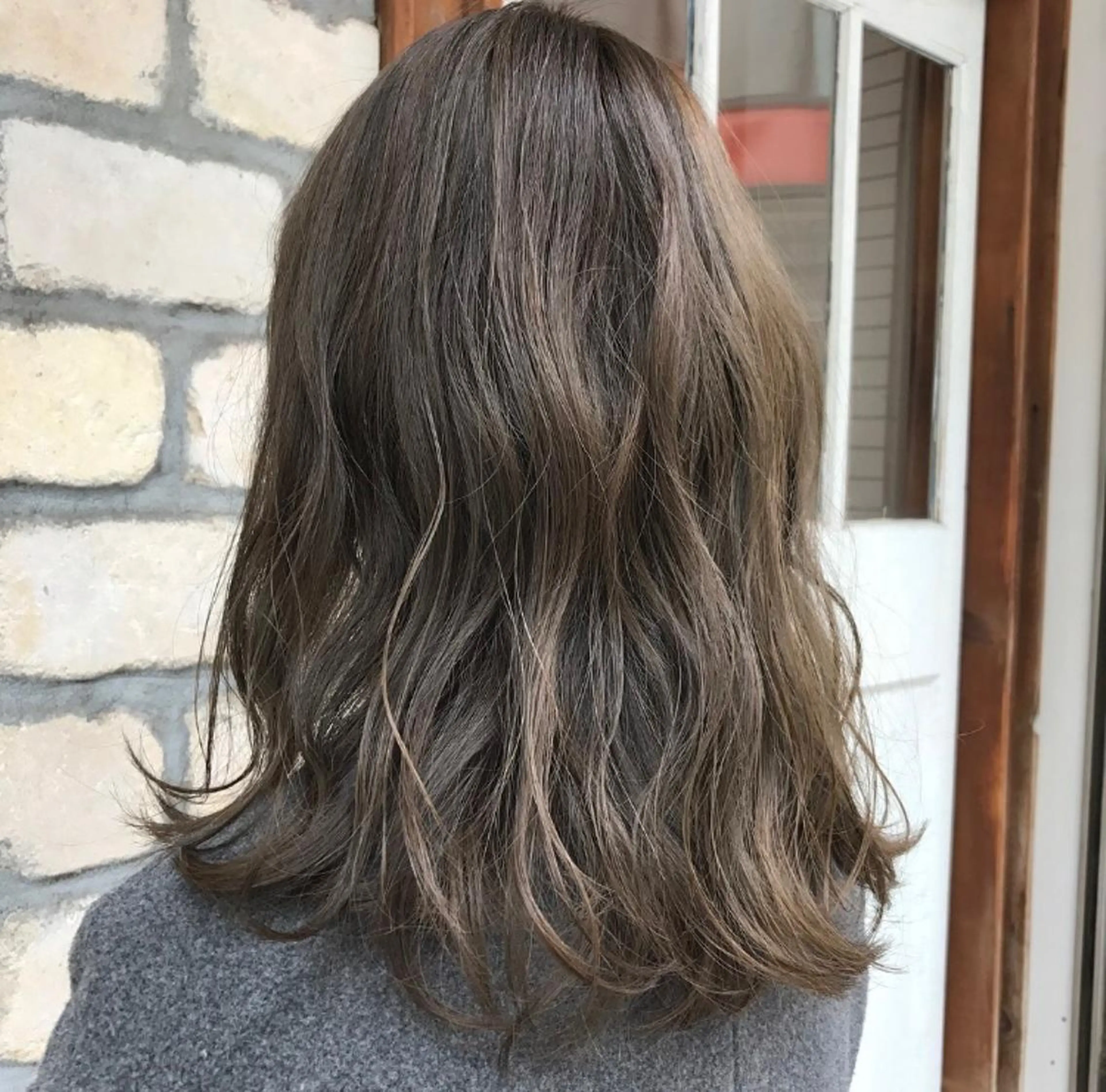 セミロング カラー ブリーチ グレージュ emme エミィ/立川のヘアスタイル