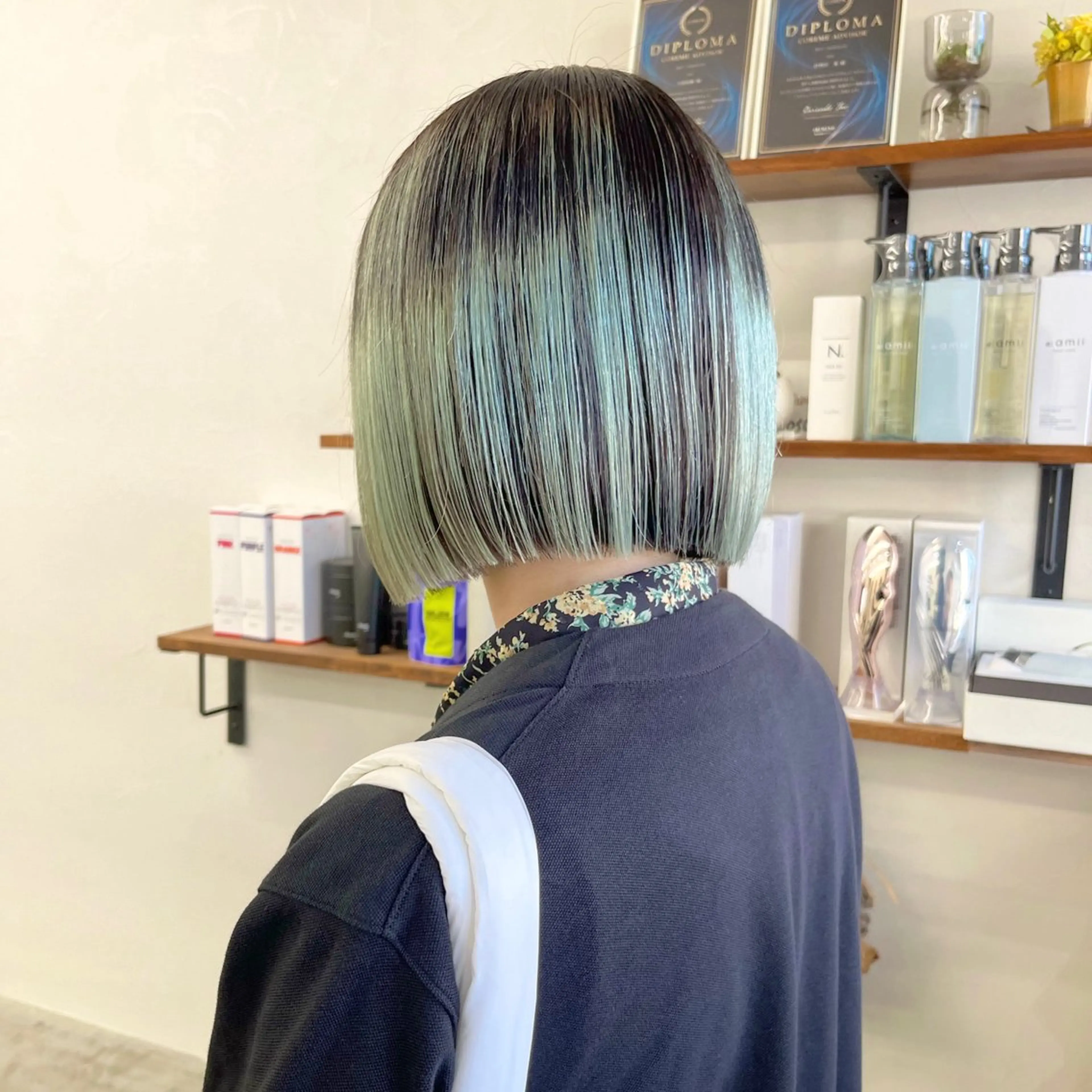 ショート カラー ブリーチ デザインカラー ブリーチなしカラー ボブ レイヤーカット カット ヘアカラー トリートメント 朝がちょっと楽しくな るshort･bobのヘアスタイル
