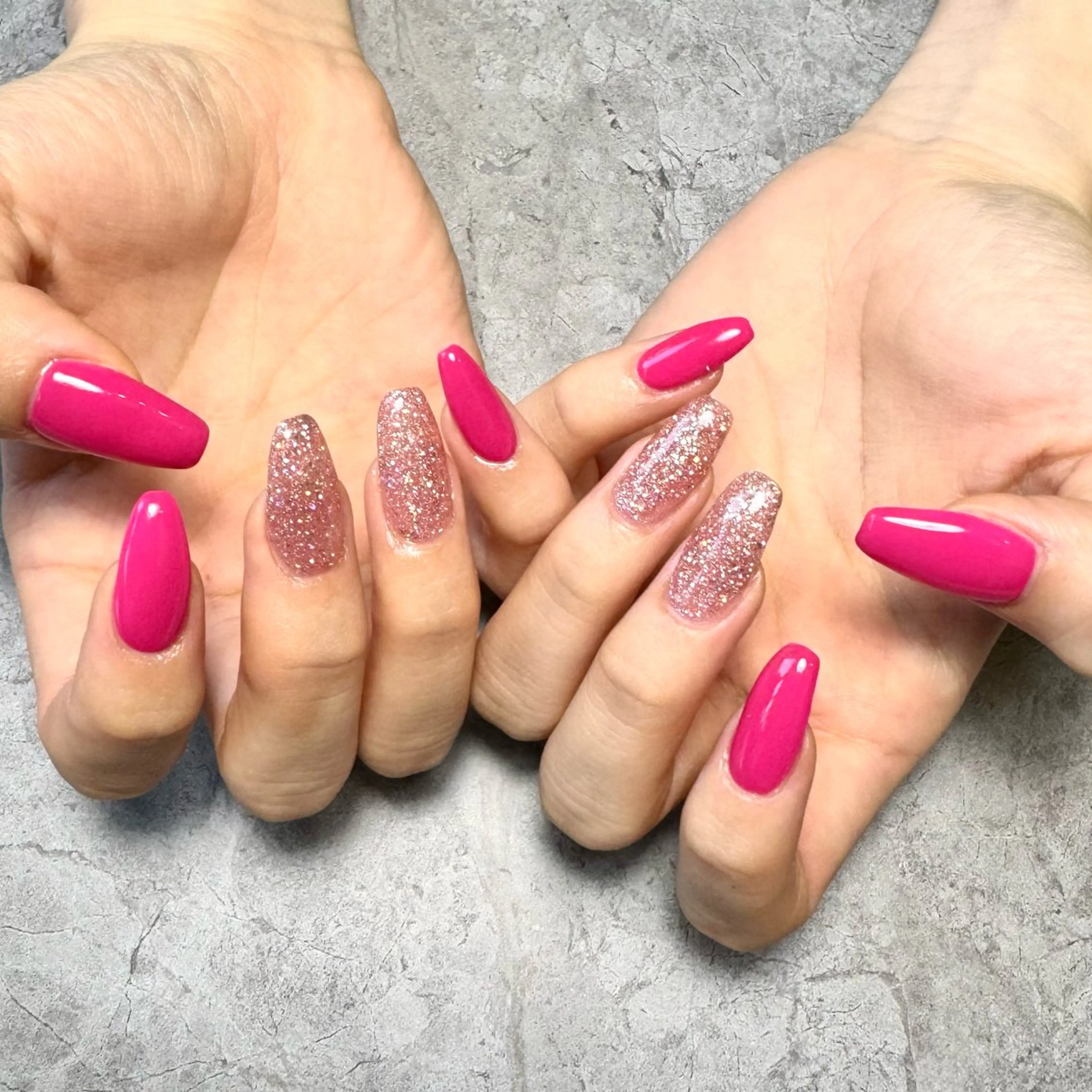 ネイル キラキラネイル ピンク シンプルネイル 春ネイル ハンドネイル Nail Salon Lillion【リリオン】所属・lillion karenのネイルデザイン