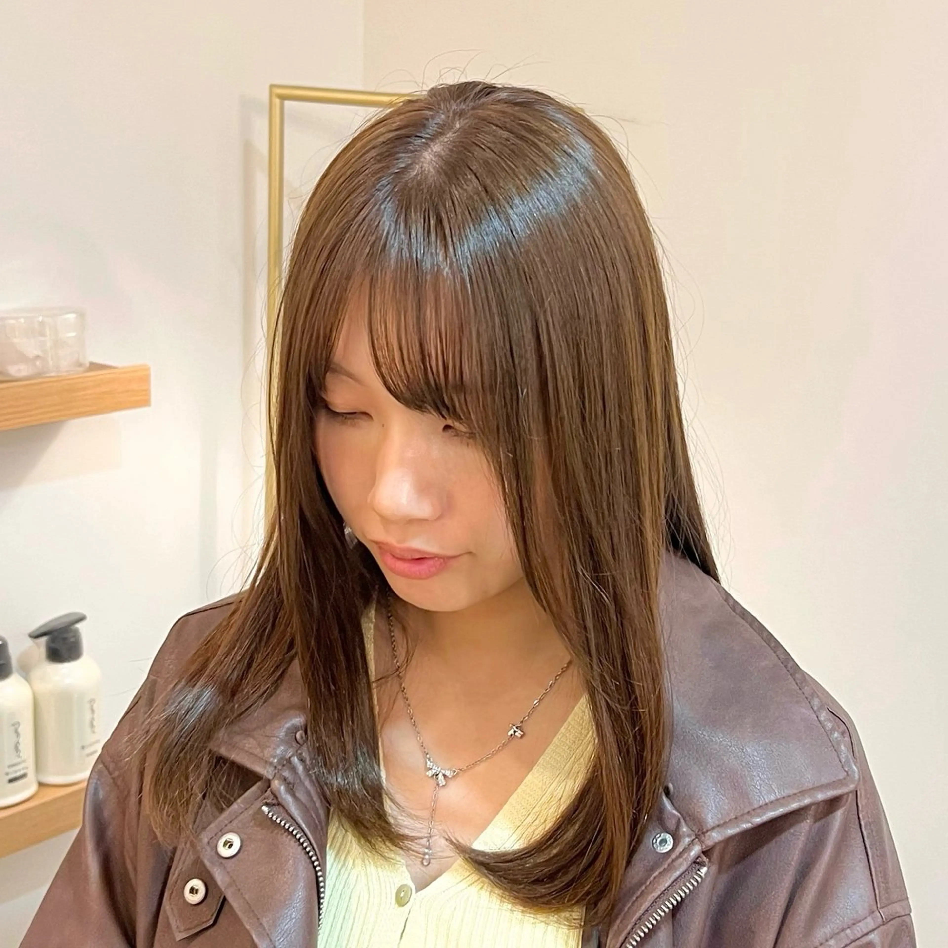 ミディアム カラー ベージュカラー ブリーチ 透明感カラー ダブルカラー グレージュ ヘアカラー 艶カラー/透明感 /ヒグチアオイのヘアスタイル