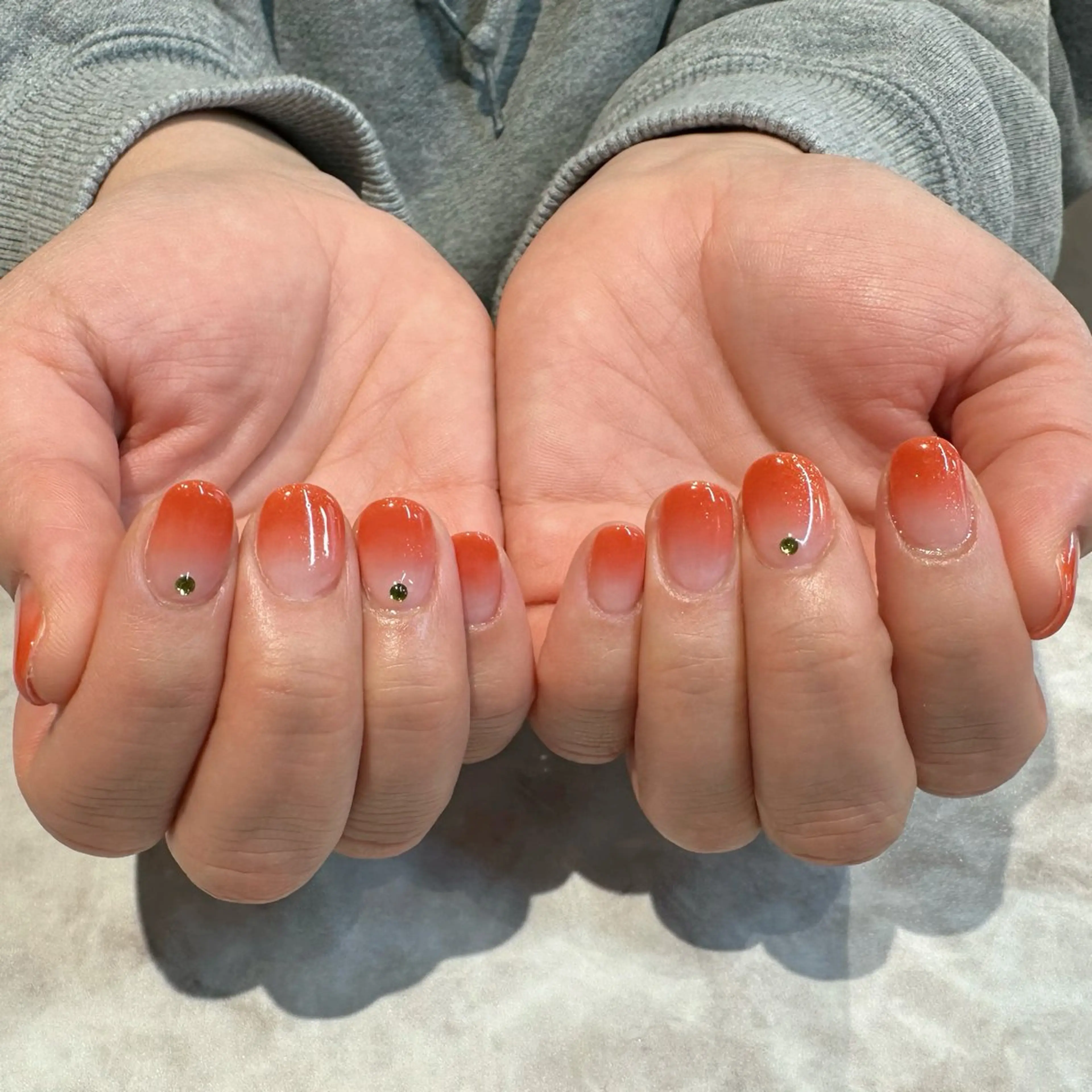 ネイル ジェルネイル グラデーション グリーン ラメ(グリッター) オレンジ erinca nail所属・圦本 有紀のネイルデザイン