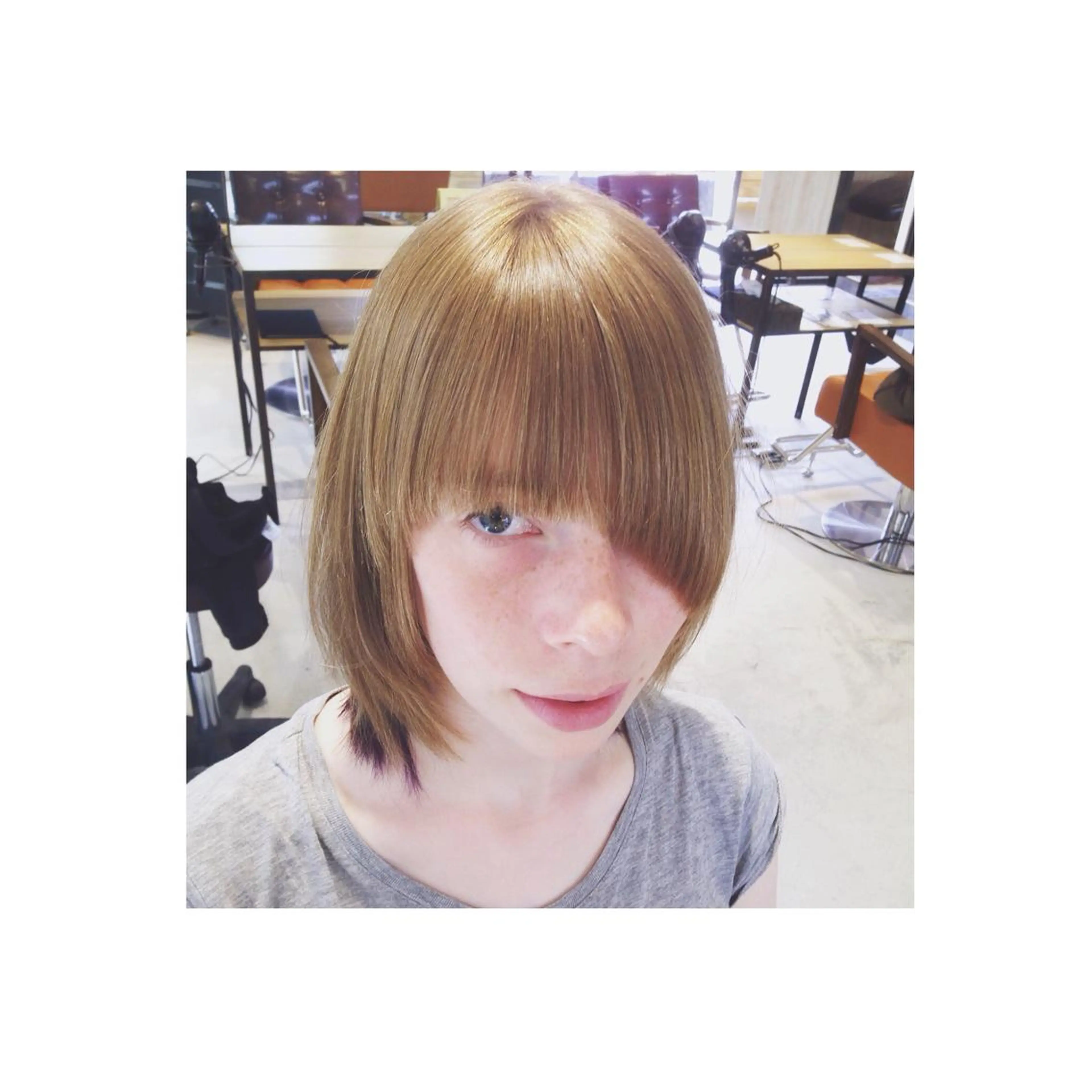 ショート ミディアム カラー ハイトーンカラー 外国人風カラー アオガミ （前髪顔周りカット）のヘアスタイル