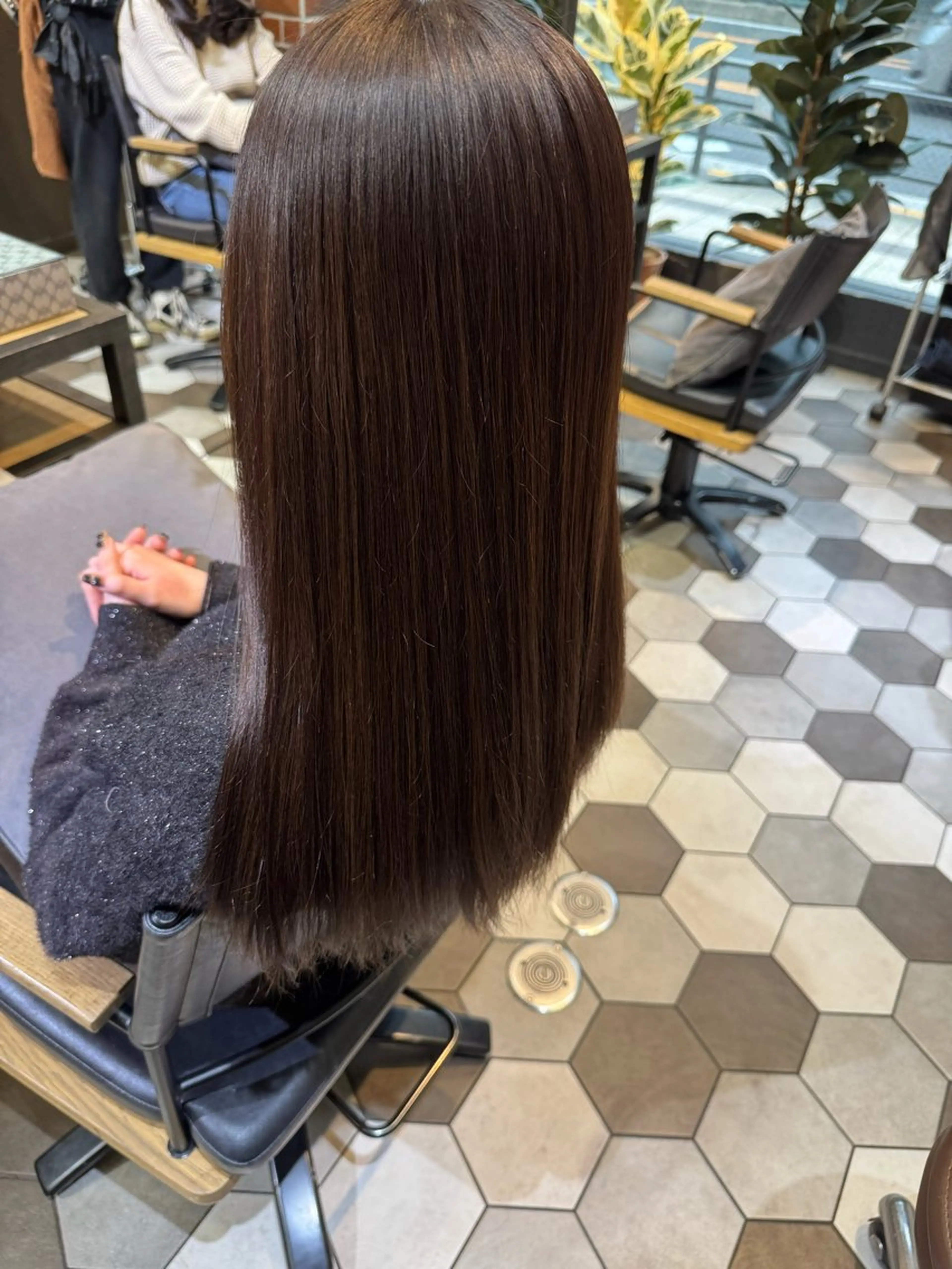 セミロング カラー パープルカラー ヘアカラー 近藤 愛理のヘアスタイル