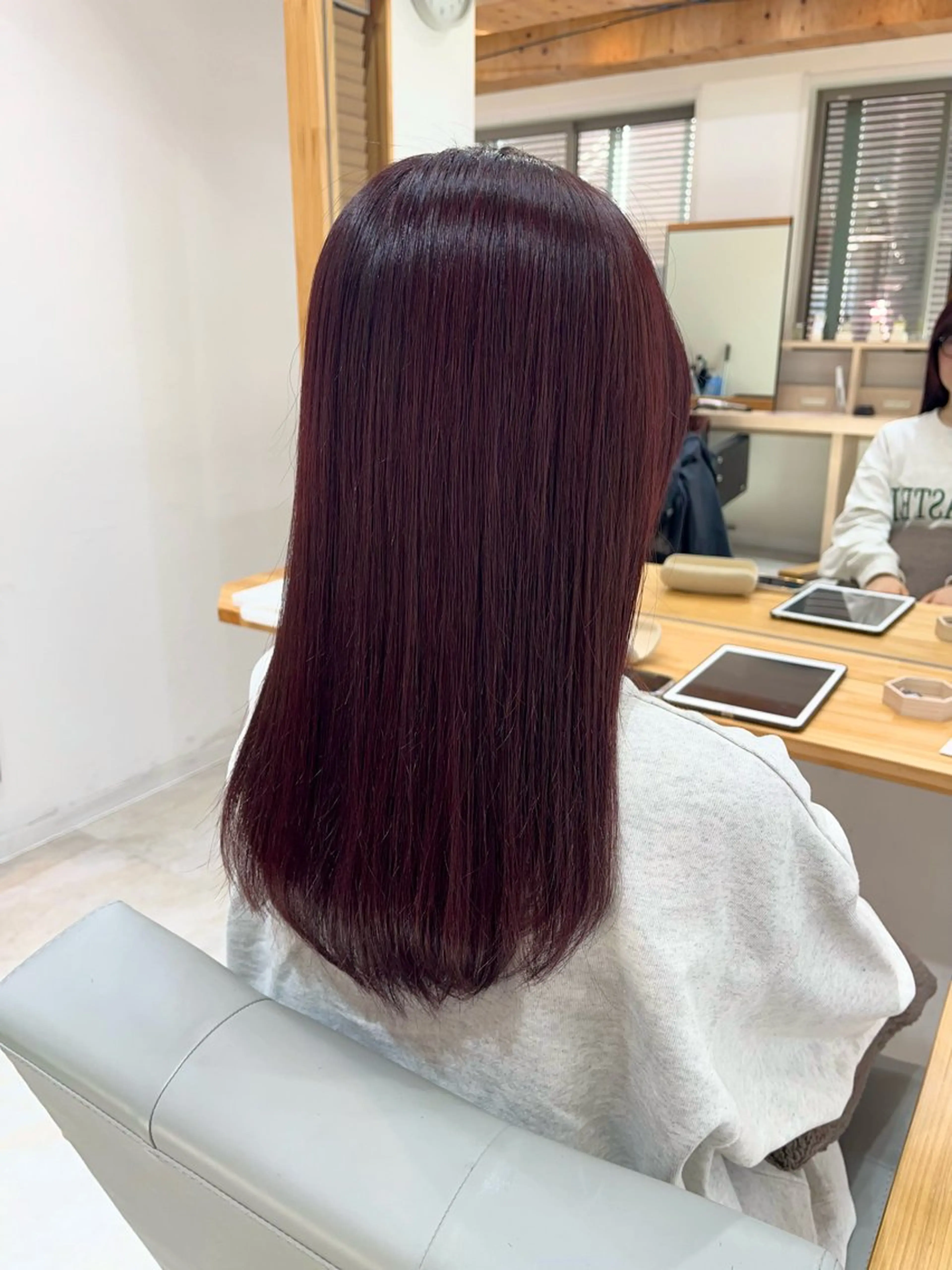 ロング カラー ブリーチ ブリーチなしカラー レッドカラー バイオレットカラー 【ニュアンスカラー・ 髪質改善】スズキカナのヘアスタイル