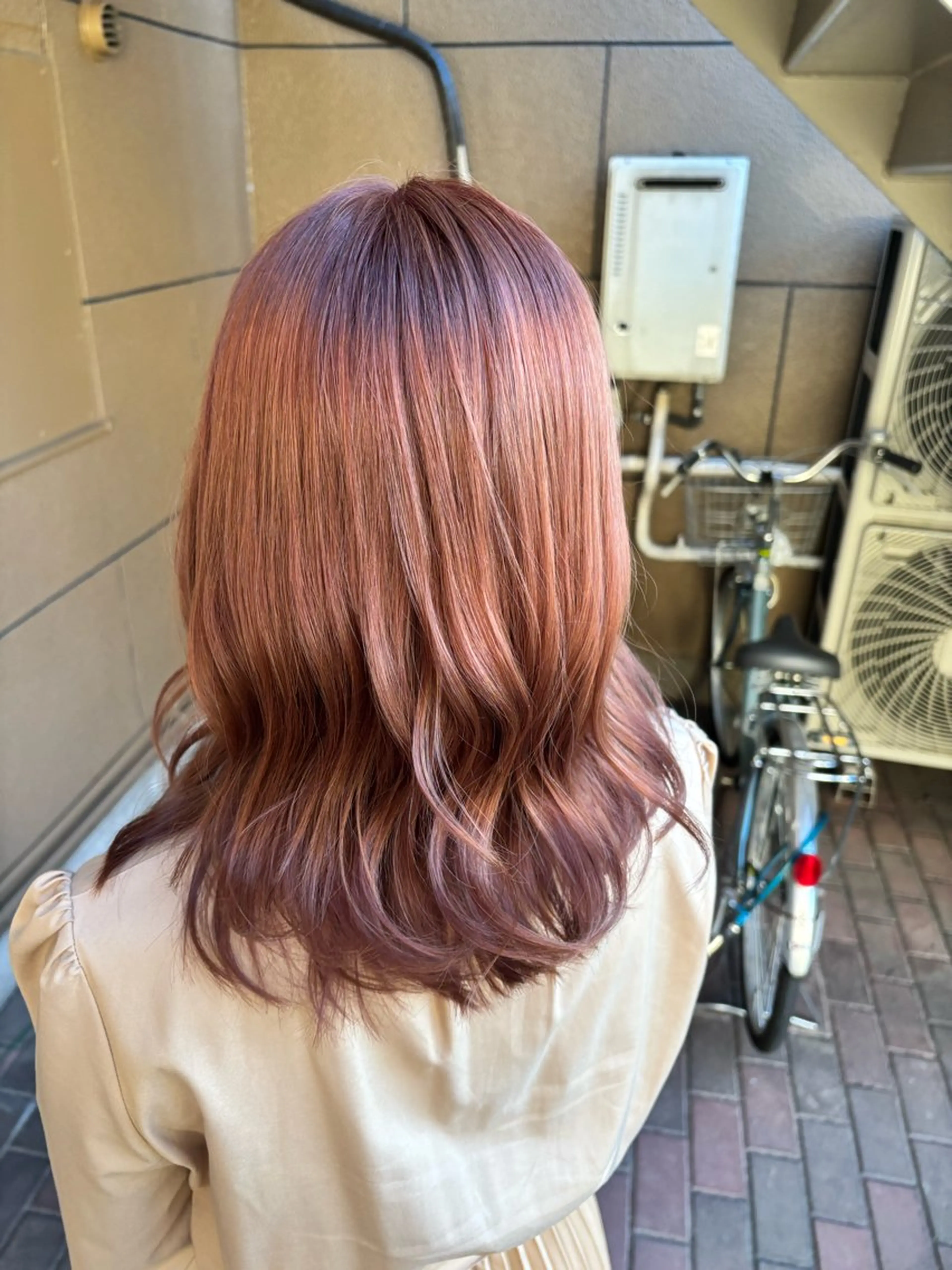 募集中‼️18時20分​〜​ Wカラー デザインカラー4000円​〜​髪の毛の長さによって値段が変わりますの写真