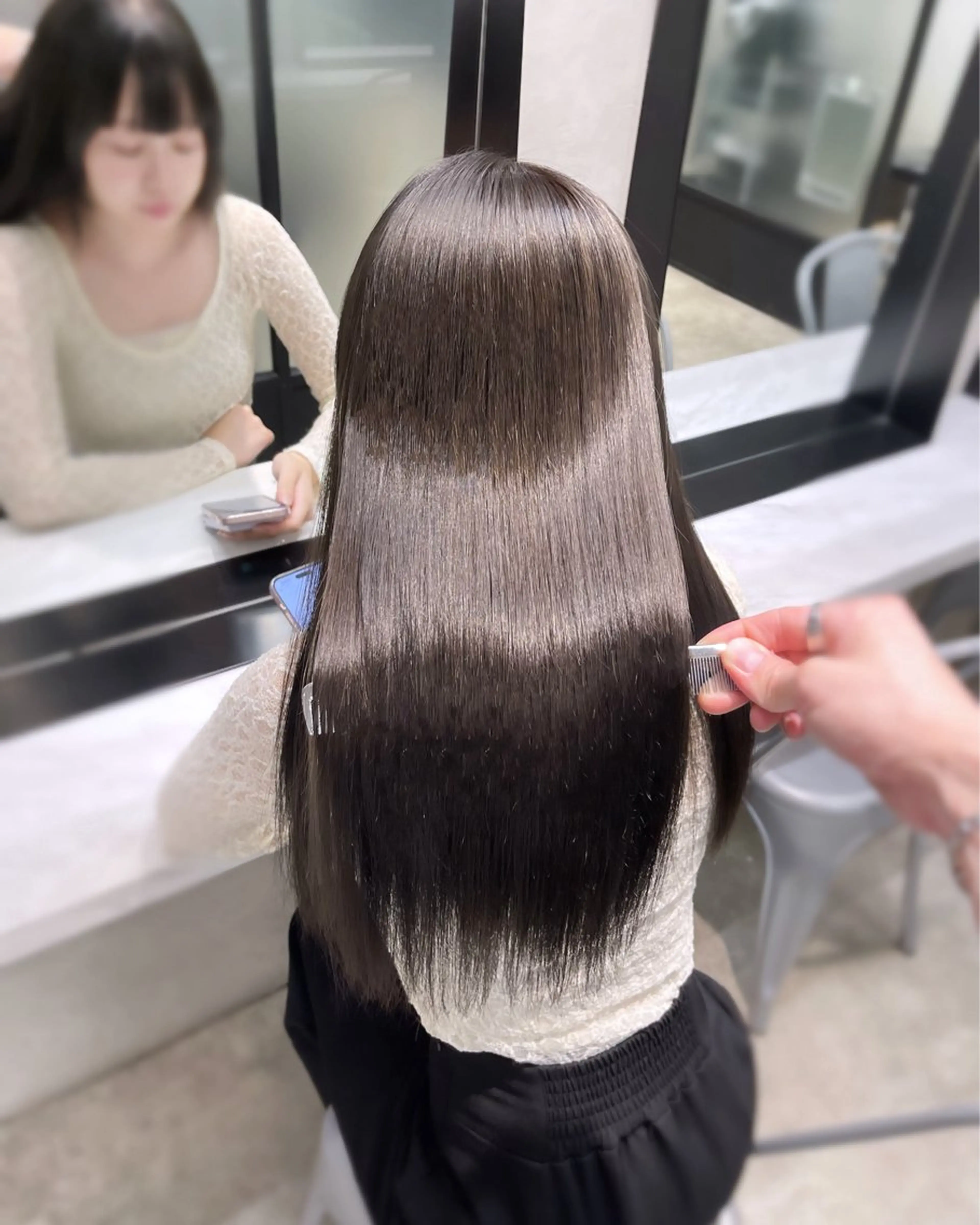 セミロング 髪質改善 ヘアカラー 縮毛矯正 トリートメント 韓国レイヤーカット 髪質改善▫️水野有真のヘアスタイル