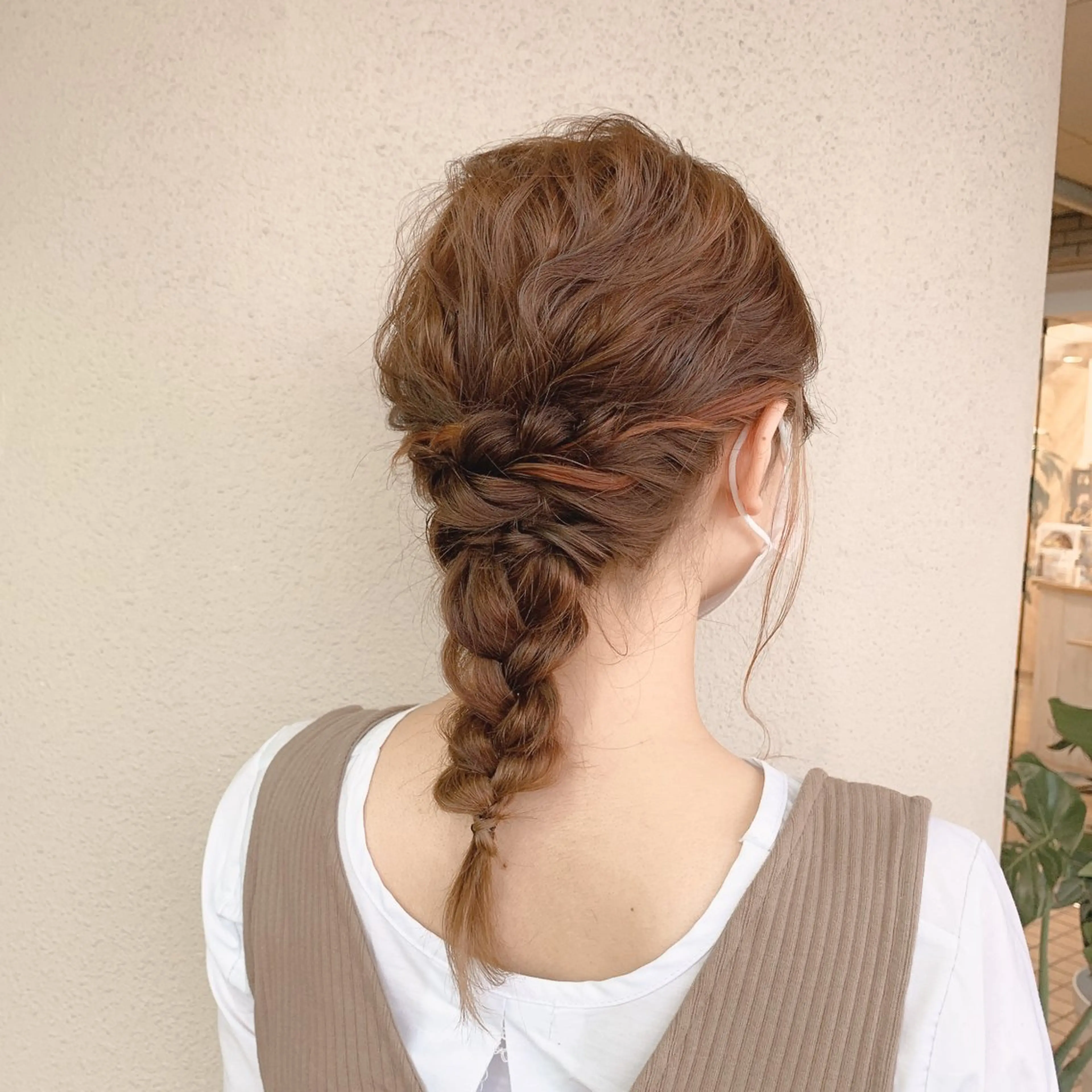 セミロング カラー ヘアアレンジ ベージュカラー オレンジ オレンジベージュ ヘアカラー ヘアセット regalo Acari🍎のヘアスタイル