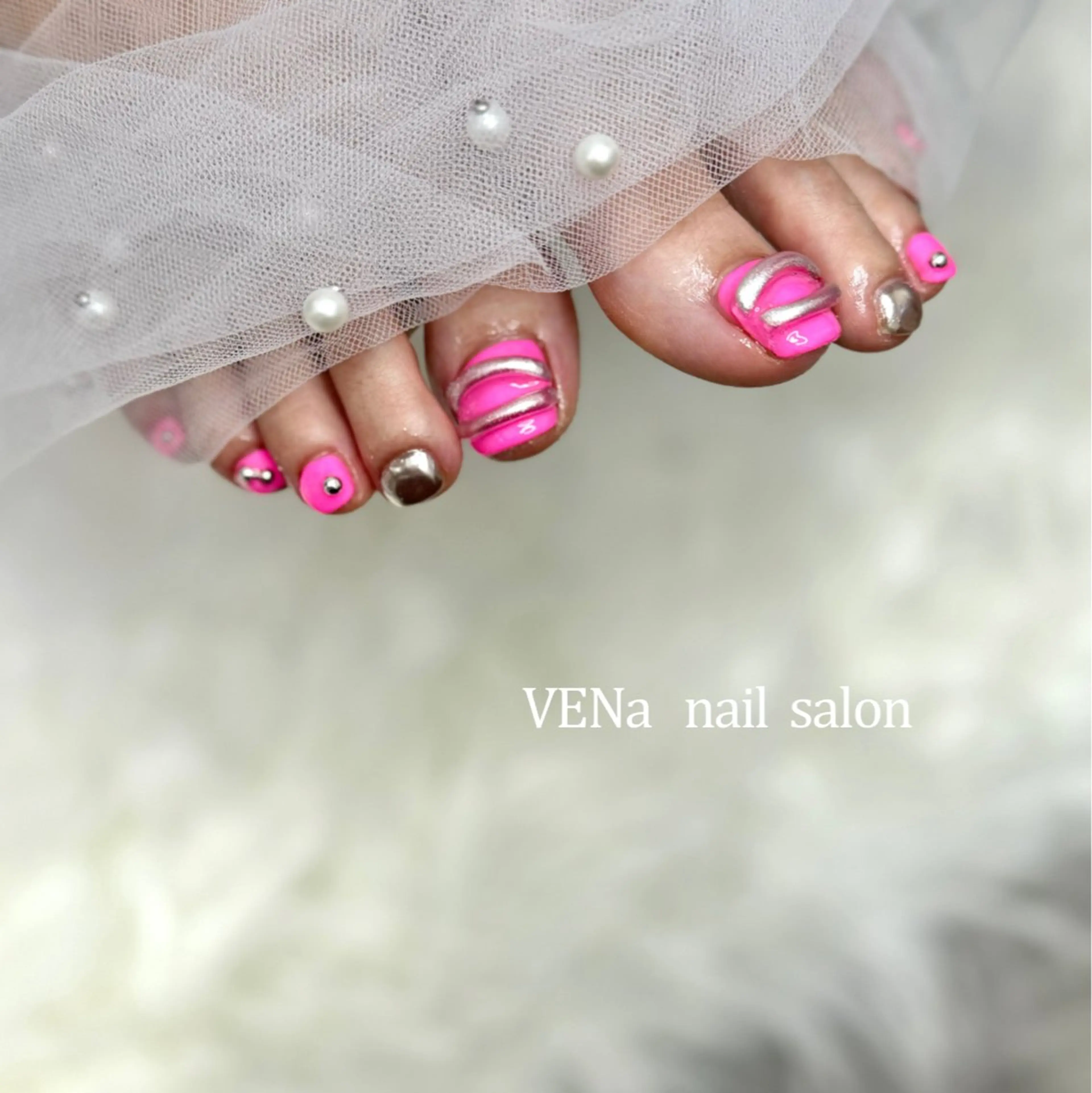 ネイル オーロラネイル フラッシュネイル フットネイル フレンチネイル 氷ネイル・うるうるネイル フットネイル VENa eye＆ nail salonのネイルデザイン