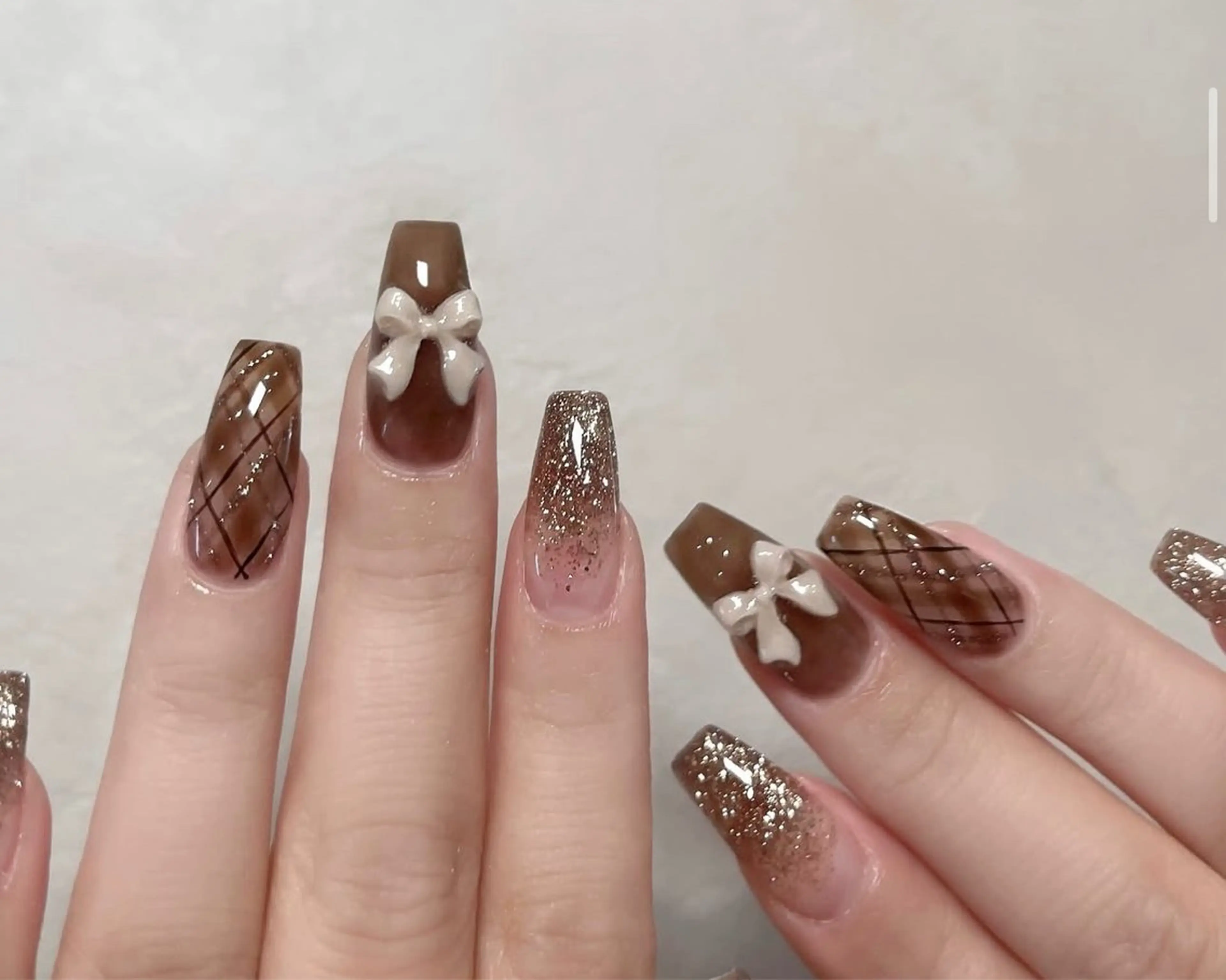 ネイル オーロラネイル フレンチネイル ジェルネイル ハロウィン キラキラネイル ハンドネイル H.baby Nail Salonのネイルデザイン