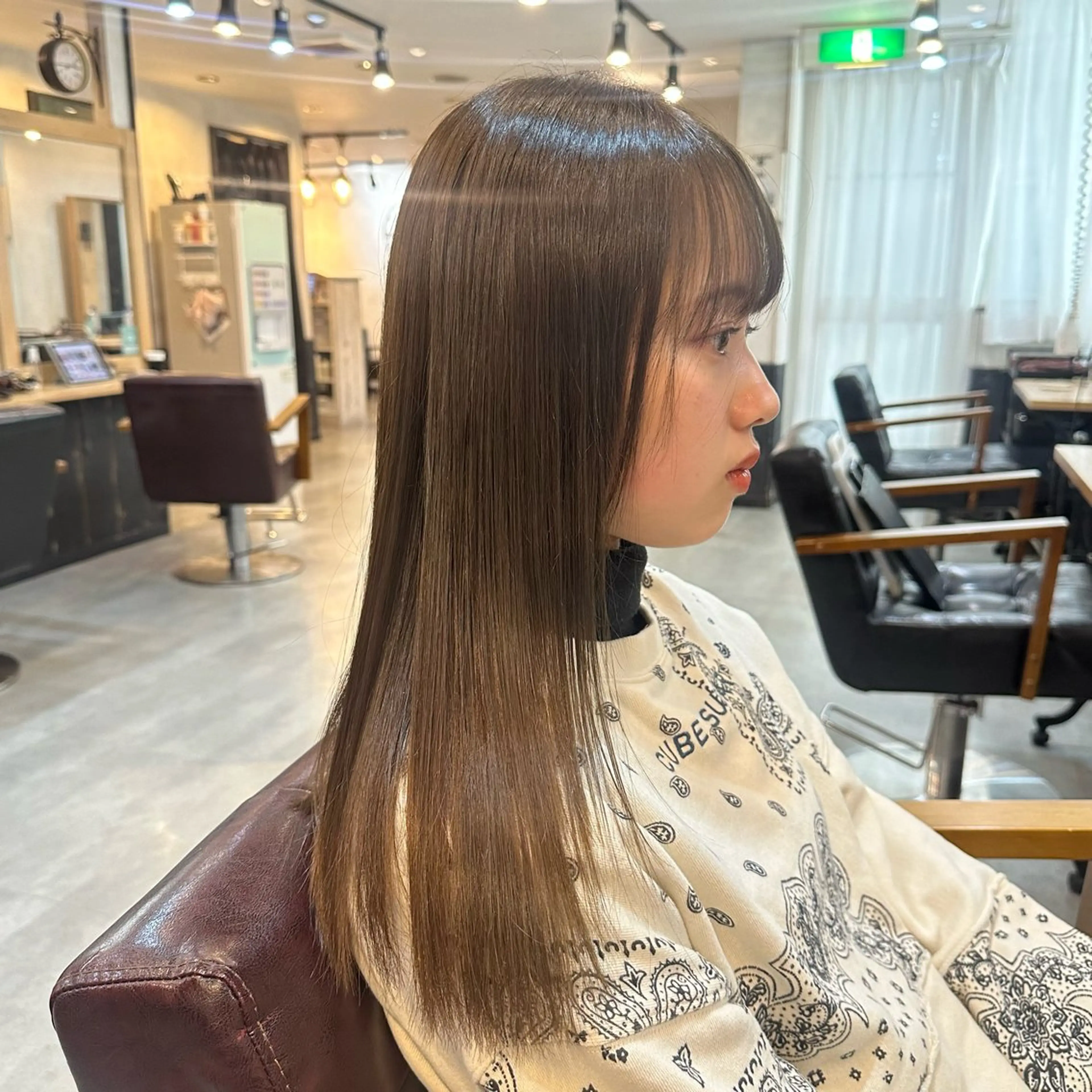 セミロング カラー ベージュカラー ダブルカラー ミルキーベージュ Aust hair Stella新宿所属・Yuki☺︎パーマ レイヤーカットウルフのヘアスタイル