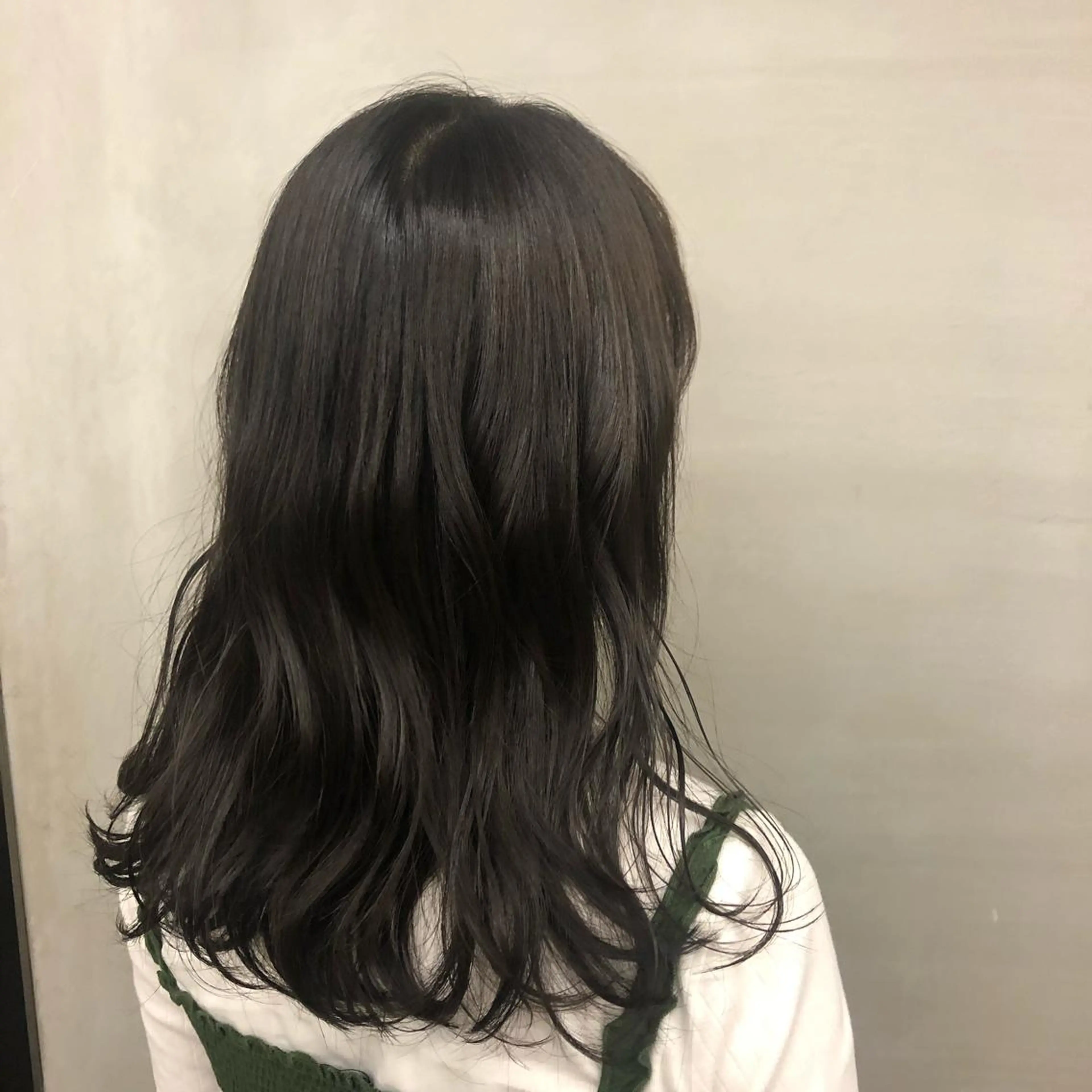 カラー brisa所属・迎 凪紗のヘアスタイル