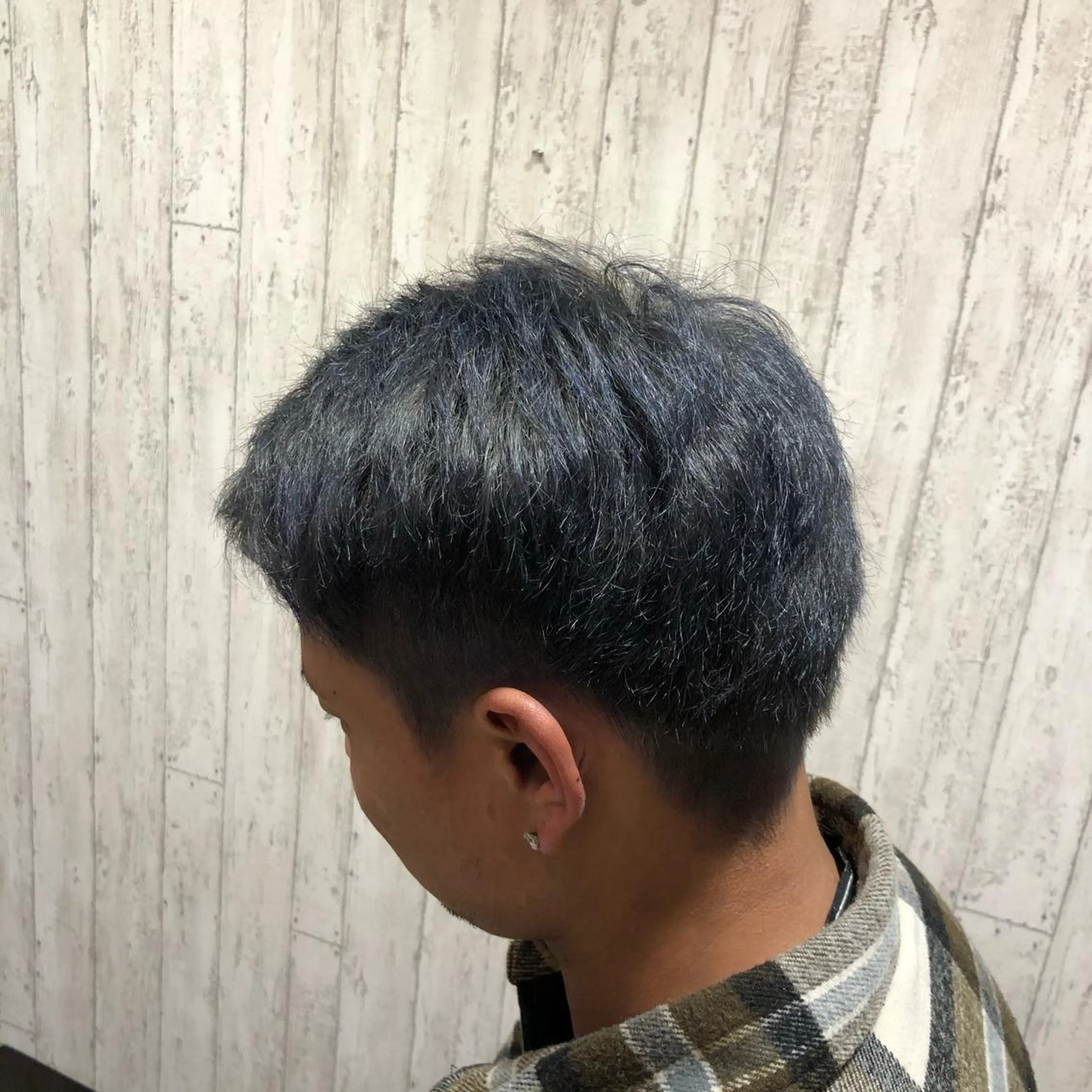 ショート カラー メンズ メンズブリーチ ブリーチ ヘアカラー トリートメント ツイスパ/メンズ特化 🦋𝑺𝑶𝑵𝑬の眉毛・アイブロウイメージ