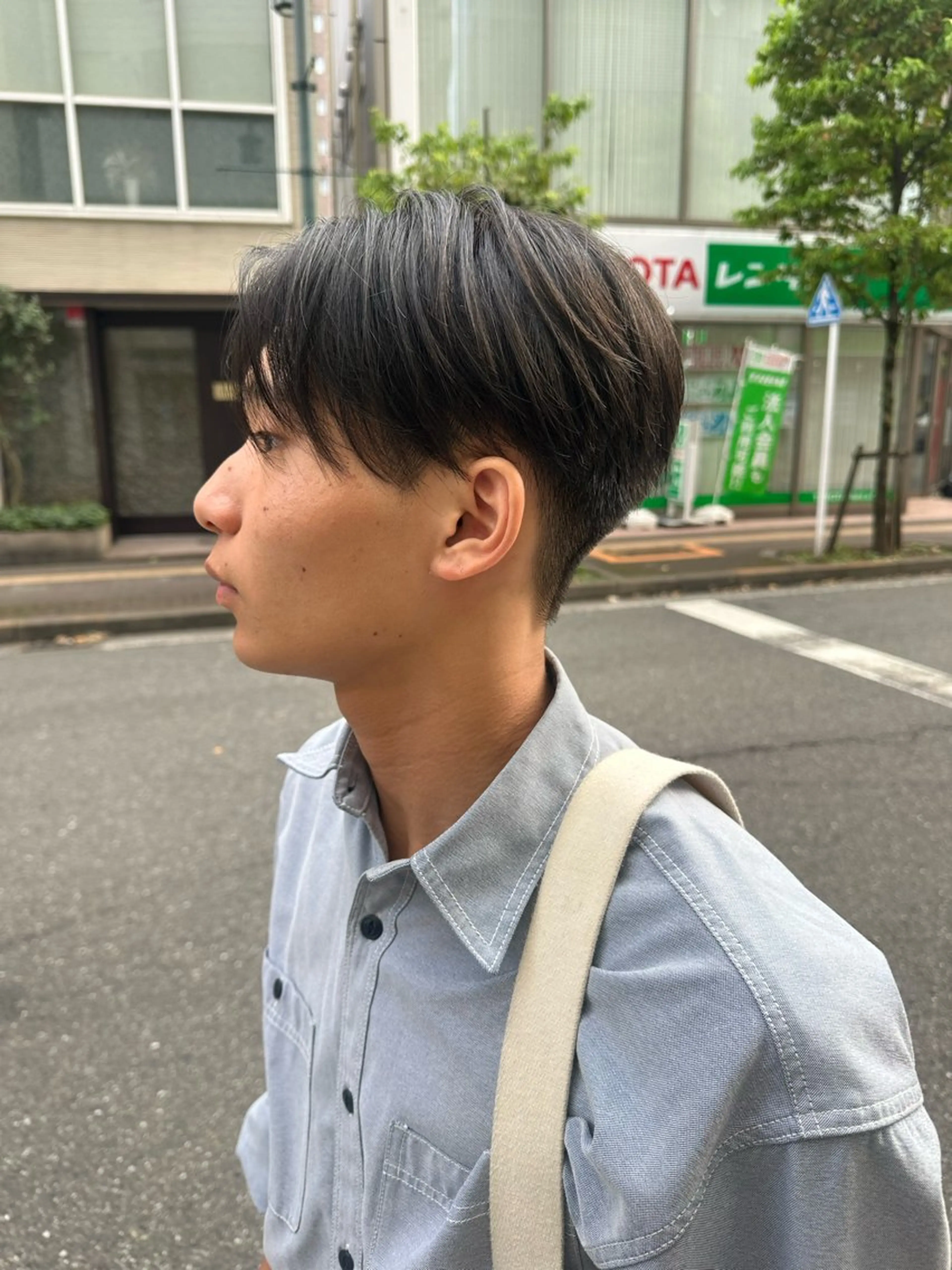 ミディアム メンズ カット Rei/縦落ち ツイスパ/パーマ特化のヘアスタイル