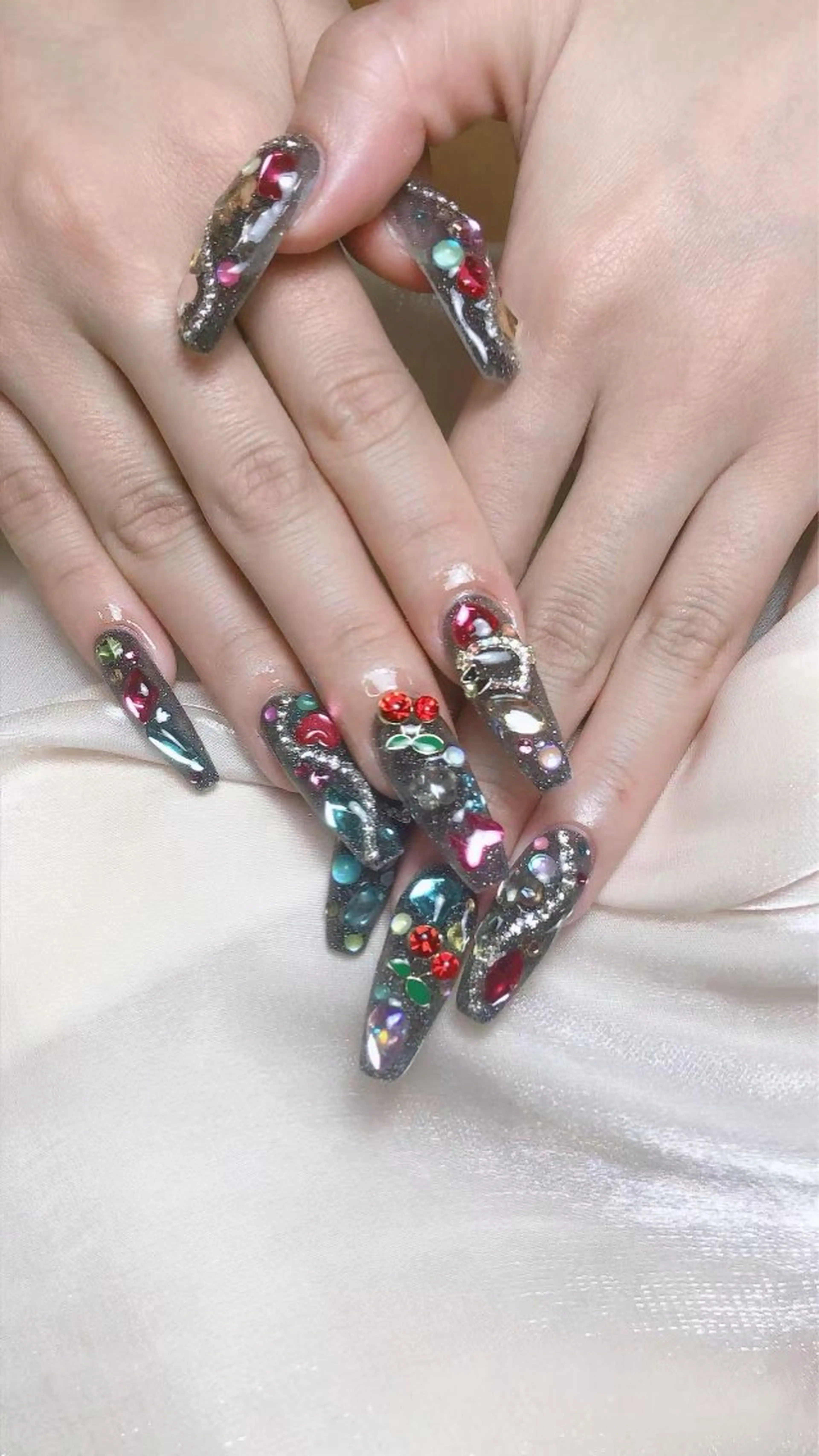 ネイル LR.ONE リナのネイルデザイン