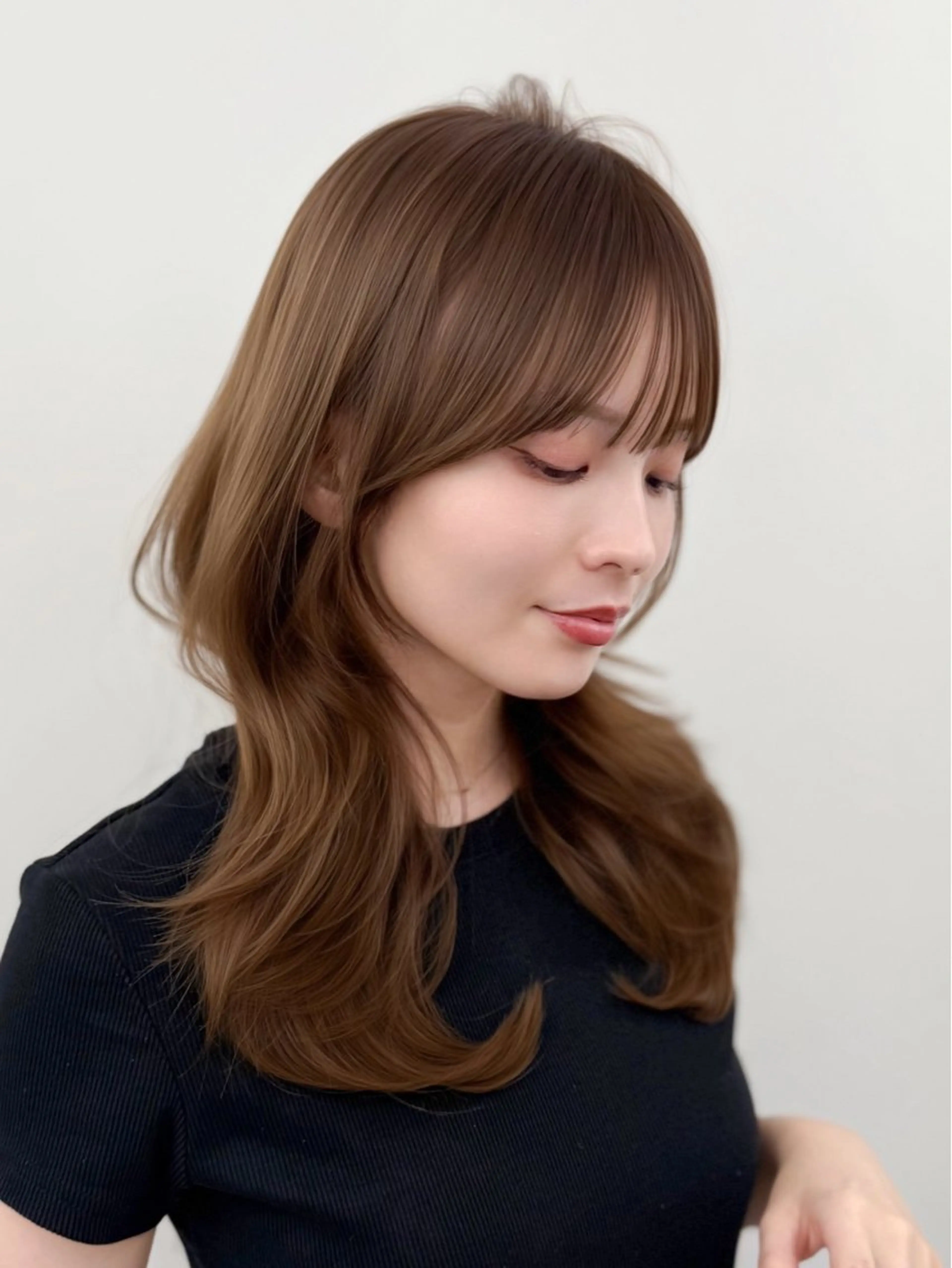 セミロング カット ヘアカラー トリートメント 韓国レイヤーカット 難波のヘアスタイル