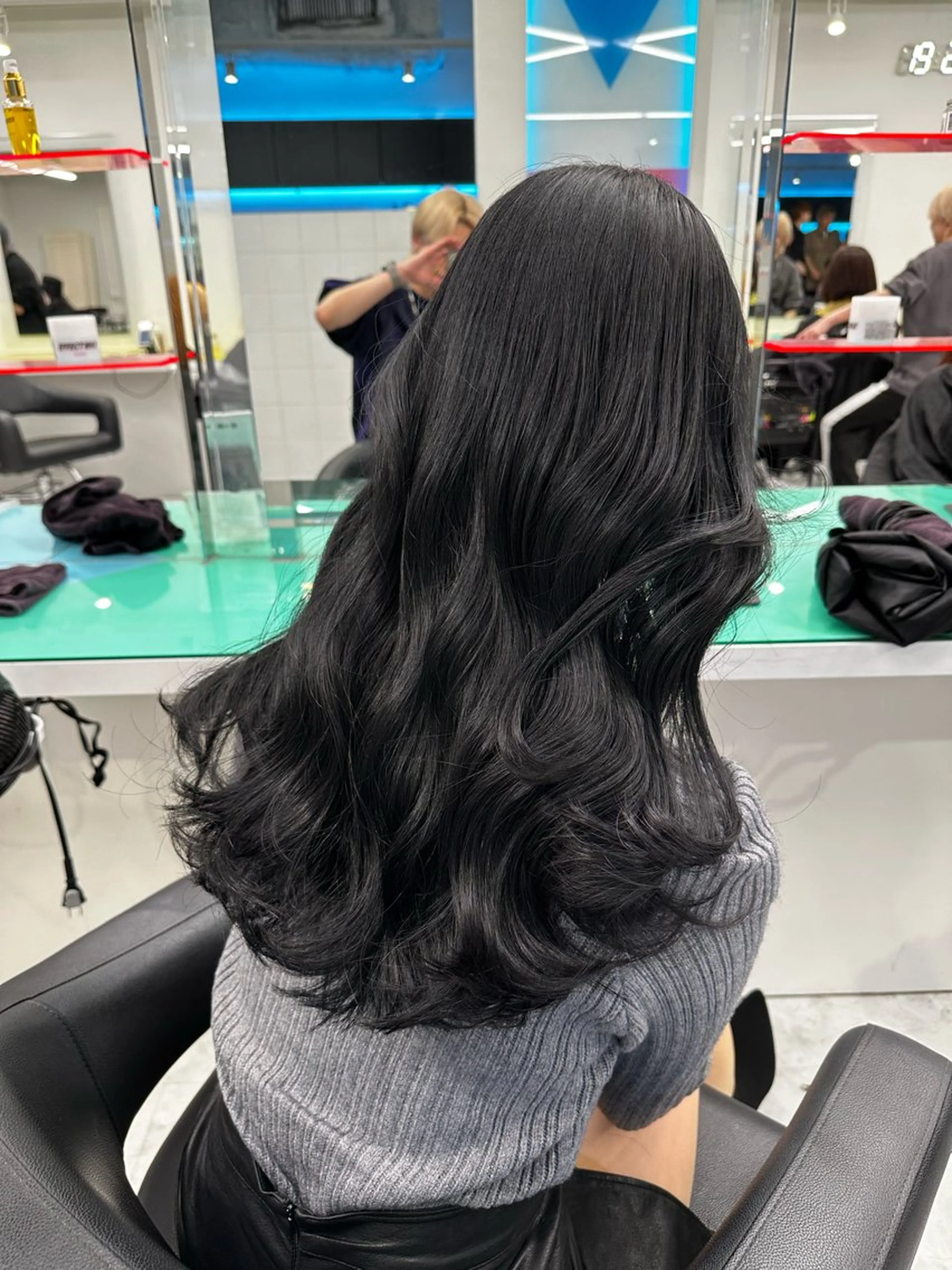 ロング カラー ヘアアレンジ カット ヘアカラー トリートメント ヘッドスパ ヘアセット 🌈艶カラー/ 韓国風レイヤーカットのヘアスタイル