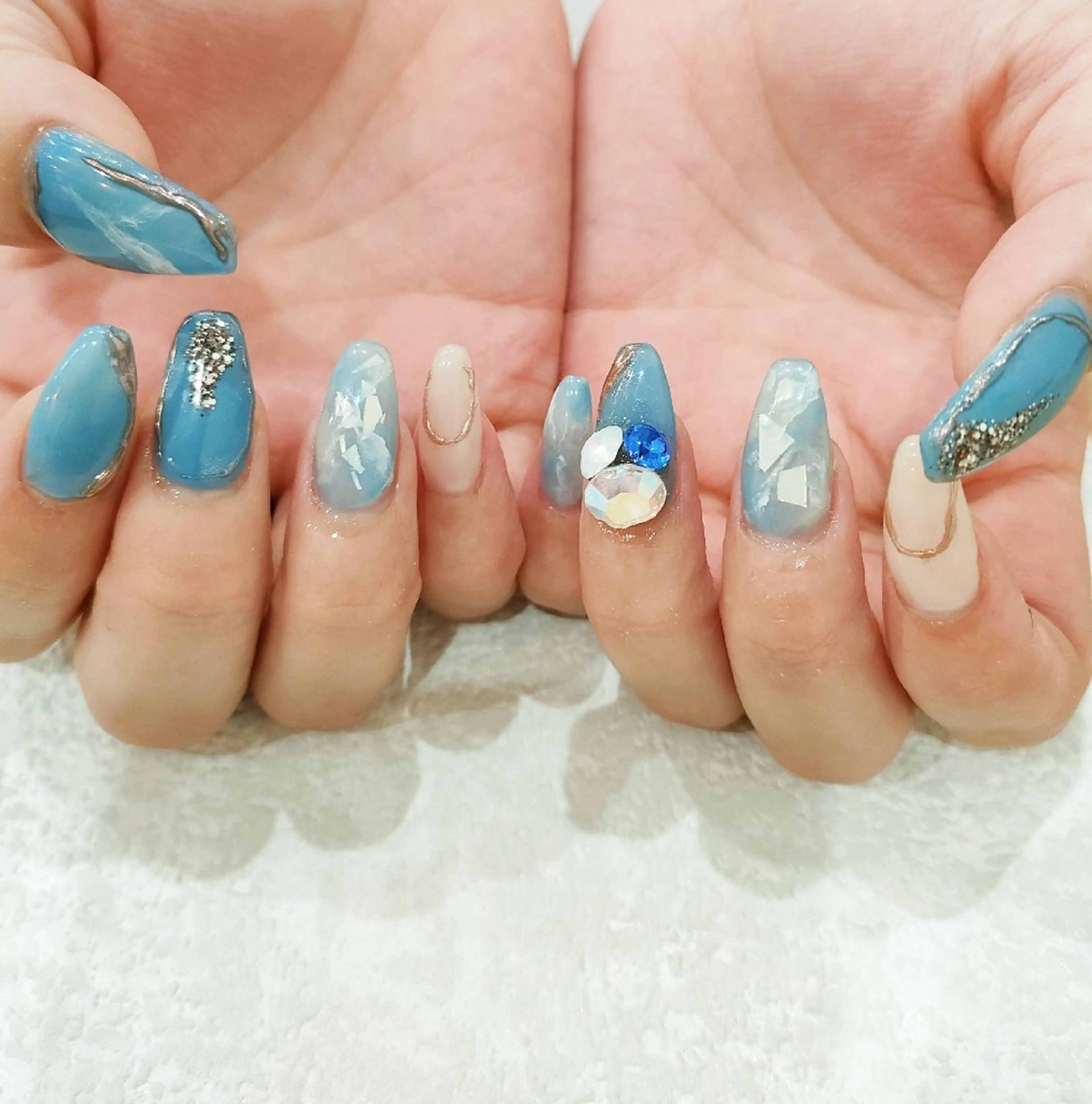 ネイル キラキラネイル ニュアンスネイル ストーンネイル ハンドネイル ハンドケア Rediant （美由紀）のネイルデザイン