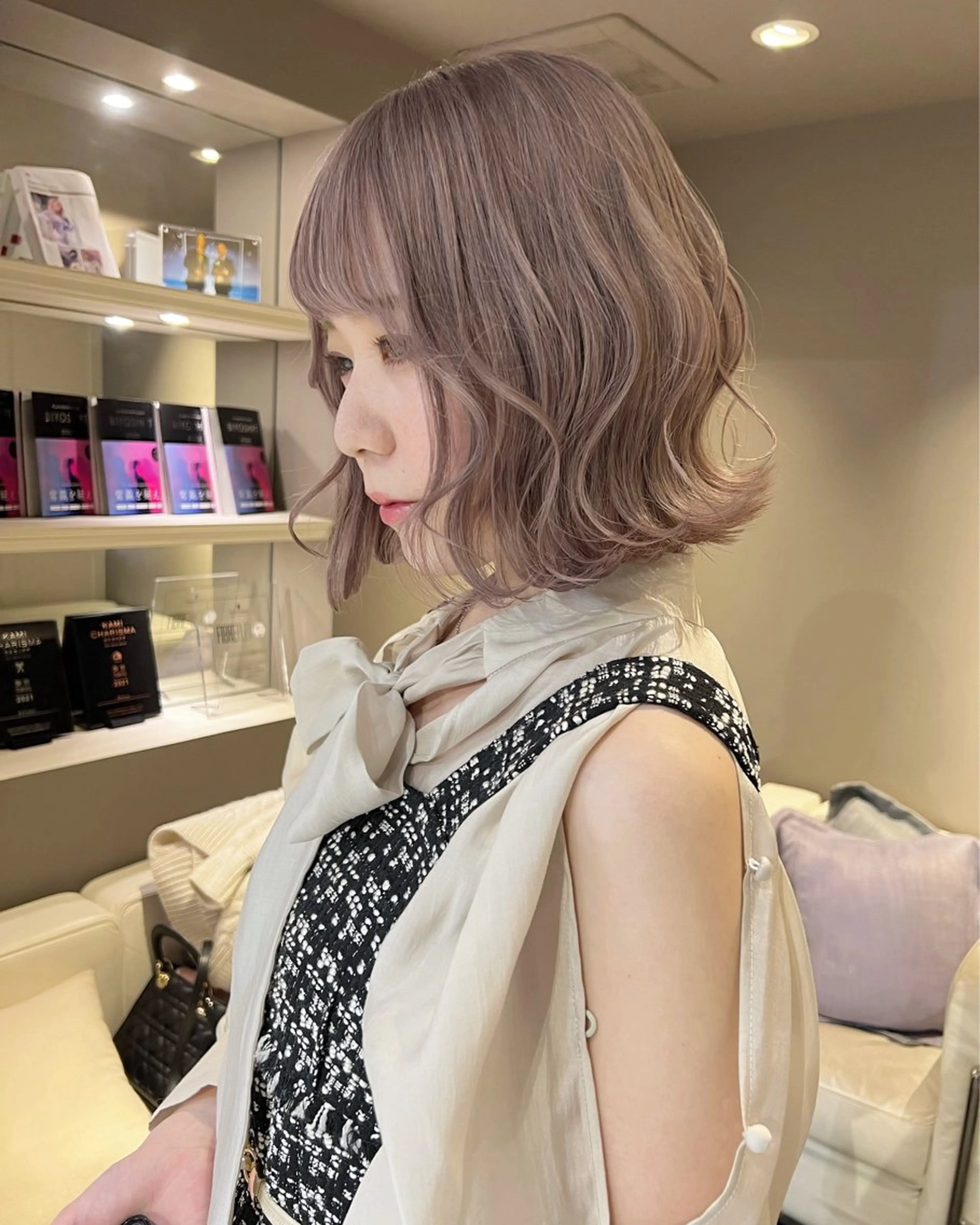 ショート カラー ベージュカラー ミルクティーベージュ レイヤーカット/韓国 艶カラー🪄REN.のヘアスタイル