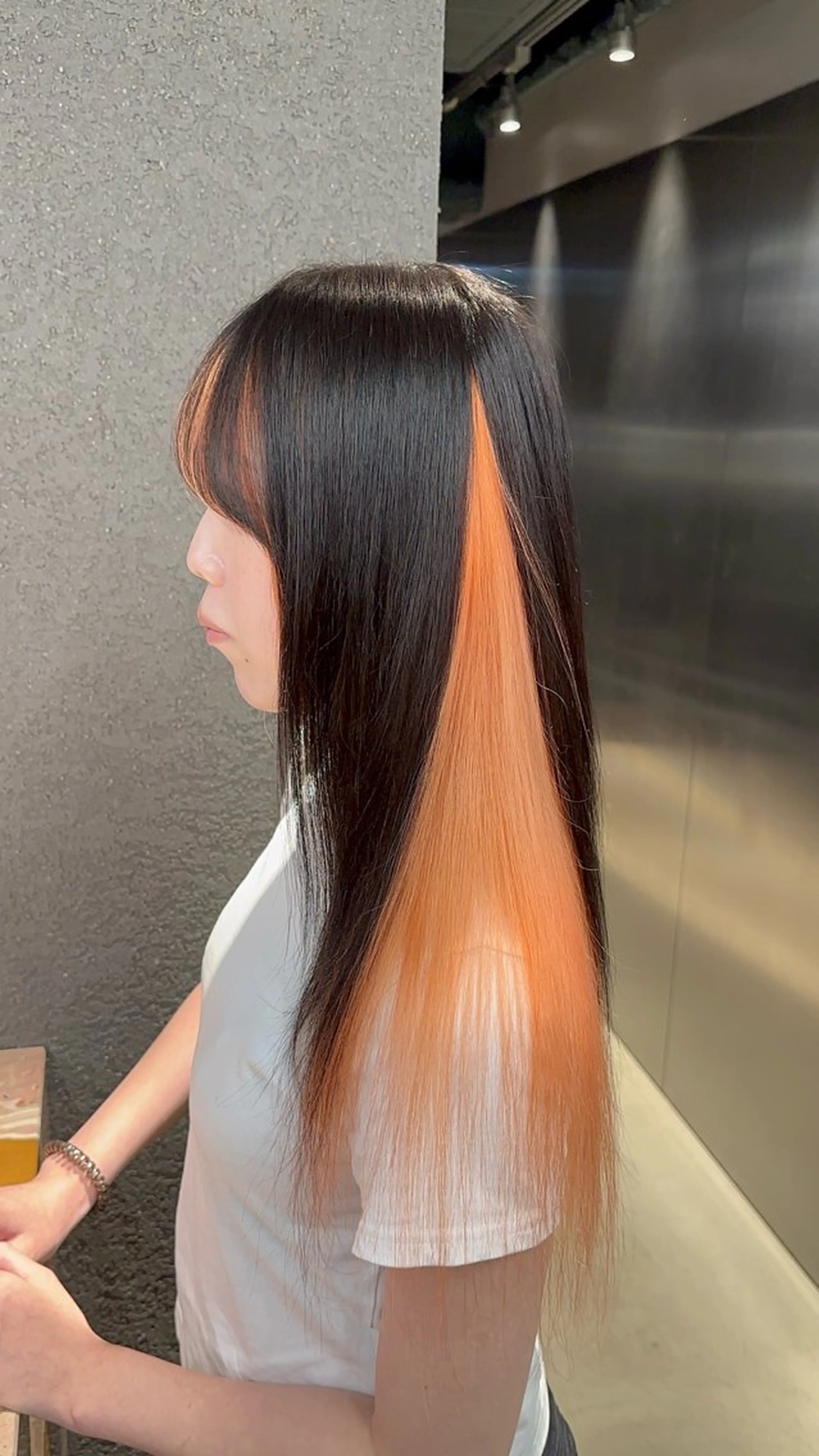 ロング レイヤーカット トリートメント SALOWIN栄三丁目店所属・ハイトーン/ 縮毛矯正のヘアスタイル