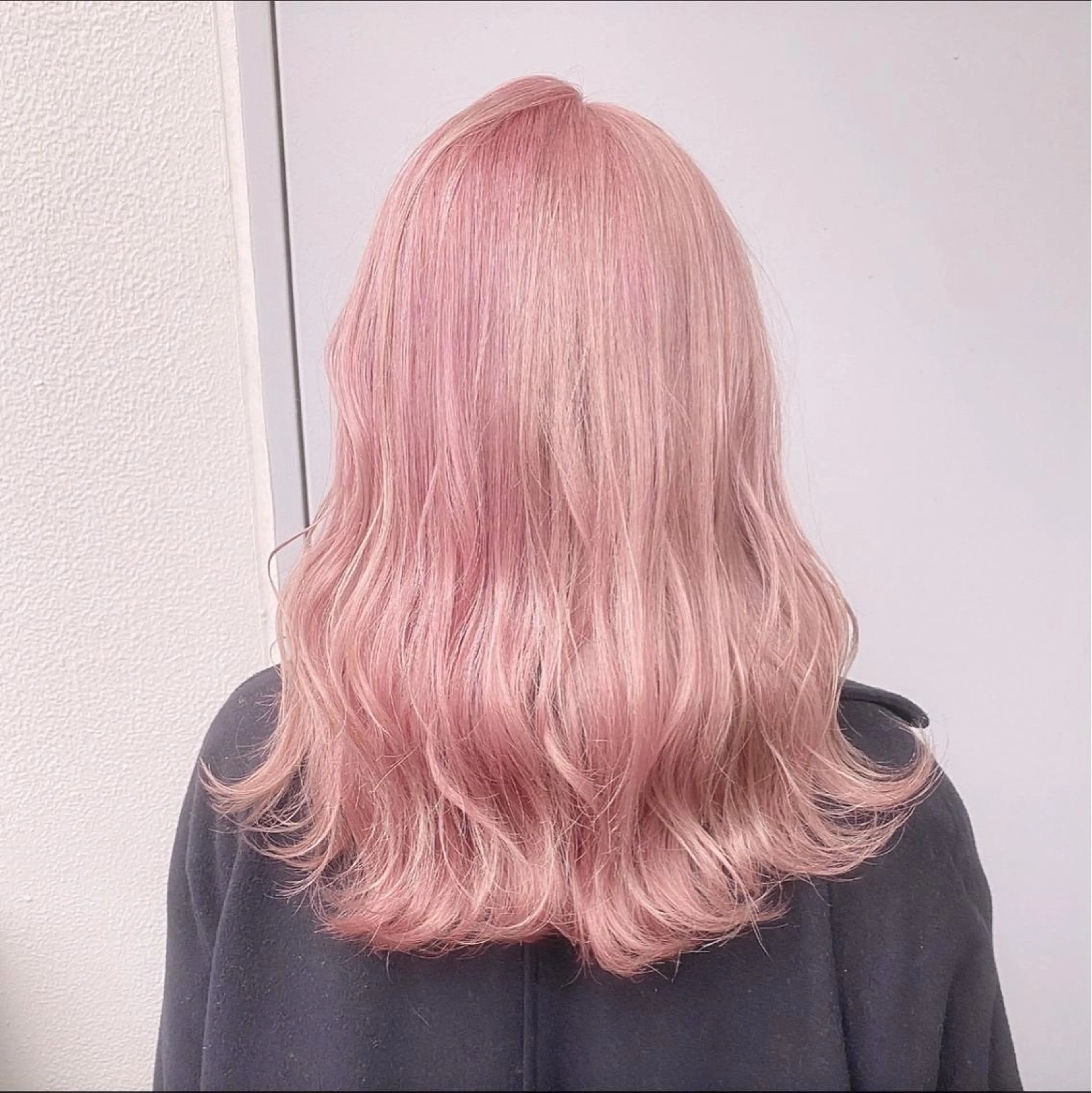 セミロング ヘアカラー ❤︎ワンホンガーリー なハイトーンヘア❤︎のヘアスタイル