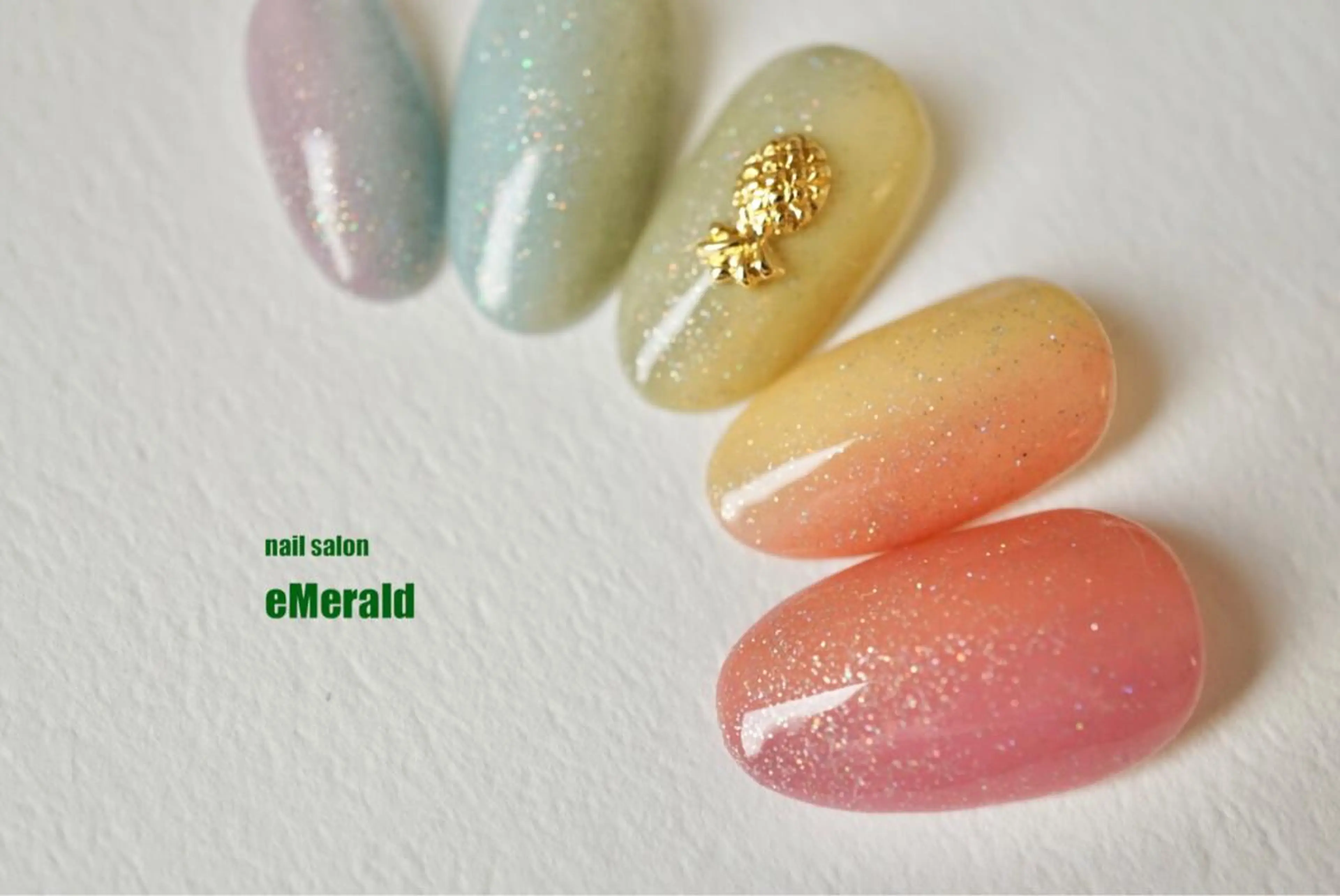 ネイル グラデーション nailsalon eMeraldのネイルデザイン