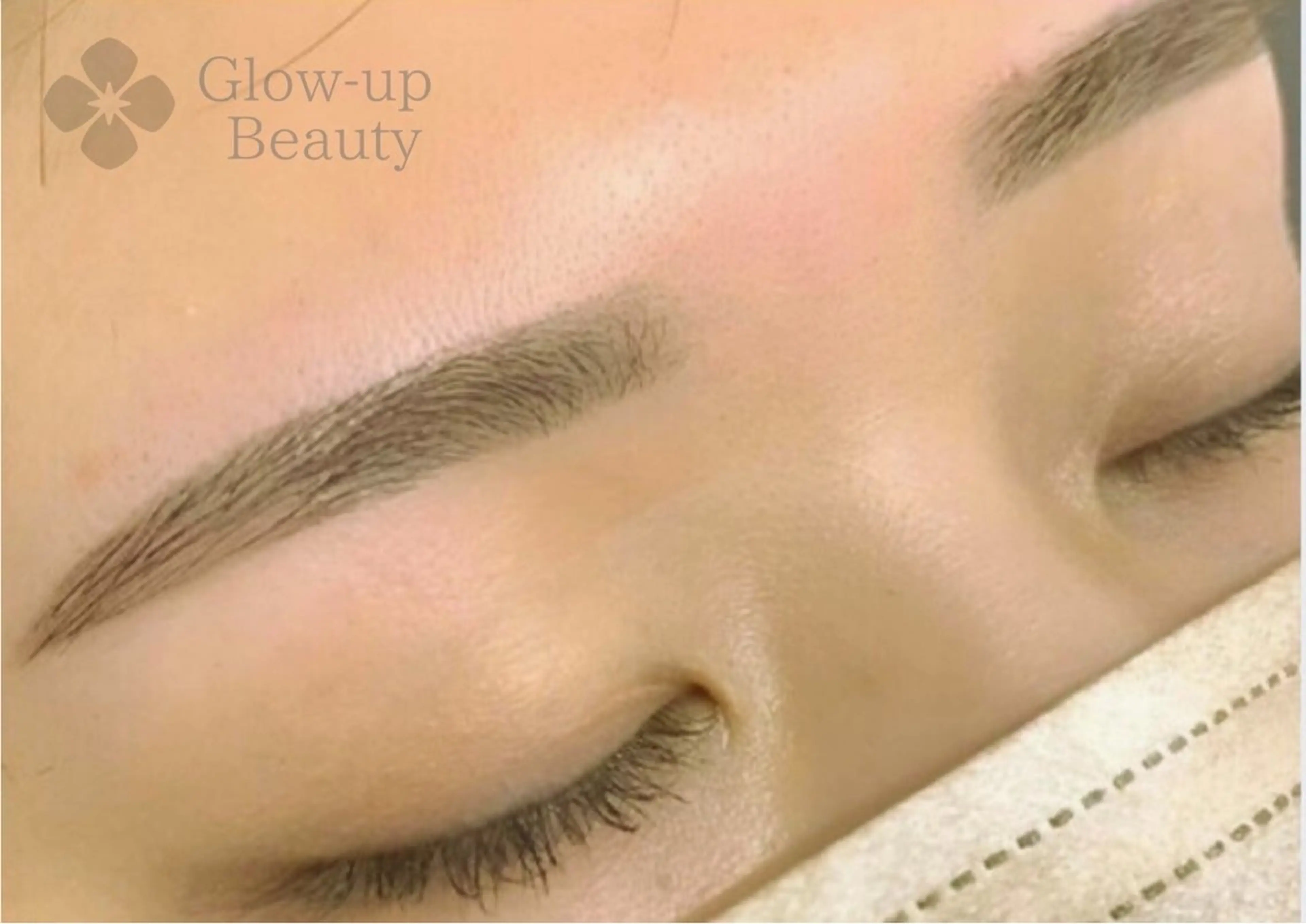 アイブロウ 眉毛ワックス脱毛 すみれGlow-up Beautyのマツエク・マツパデザイン