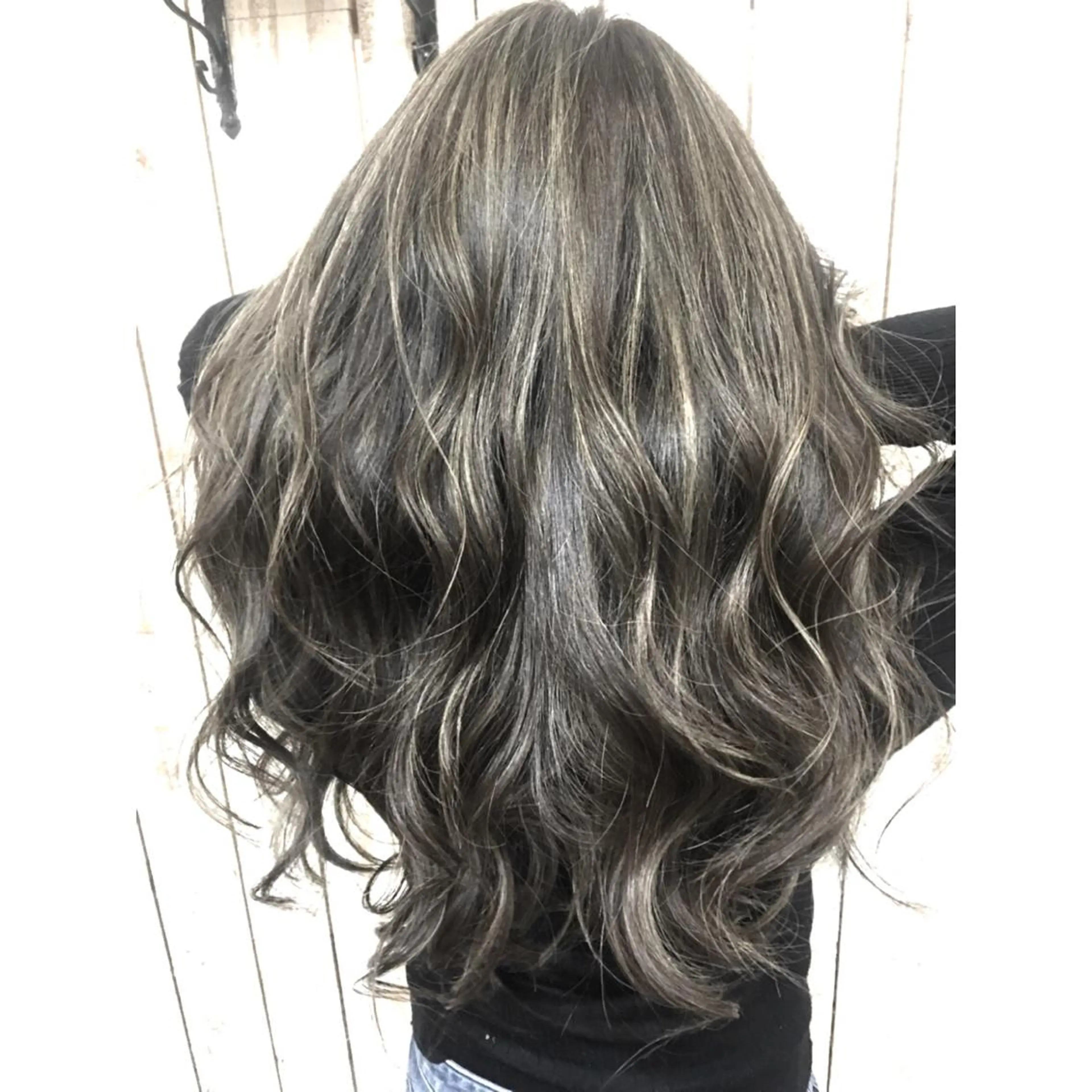 セミロング カラー ハイライトカラー 3Dハイライト ハイライト ヘアカラー トリートメント 井上 一平のヘアスタイル