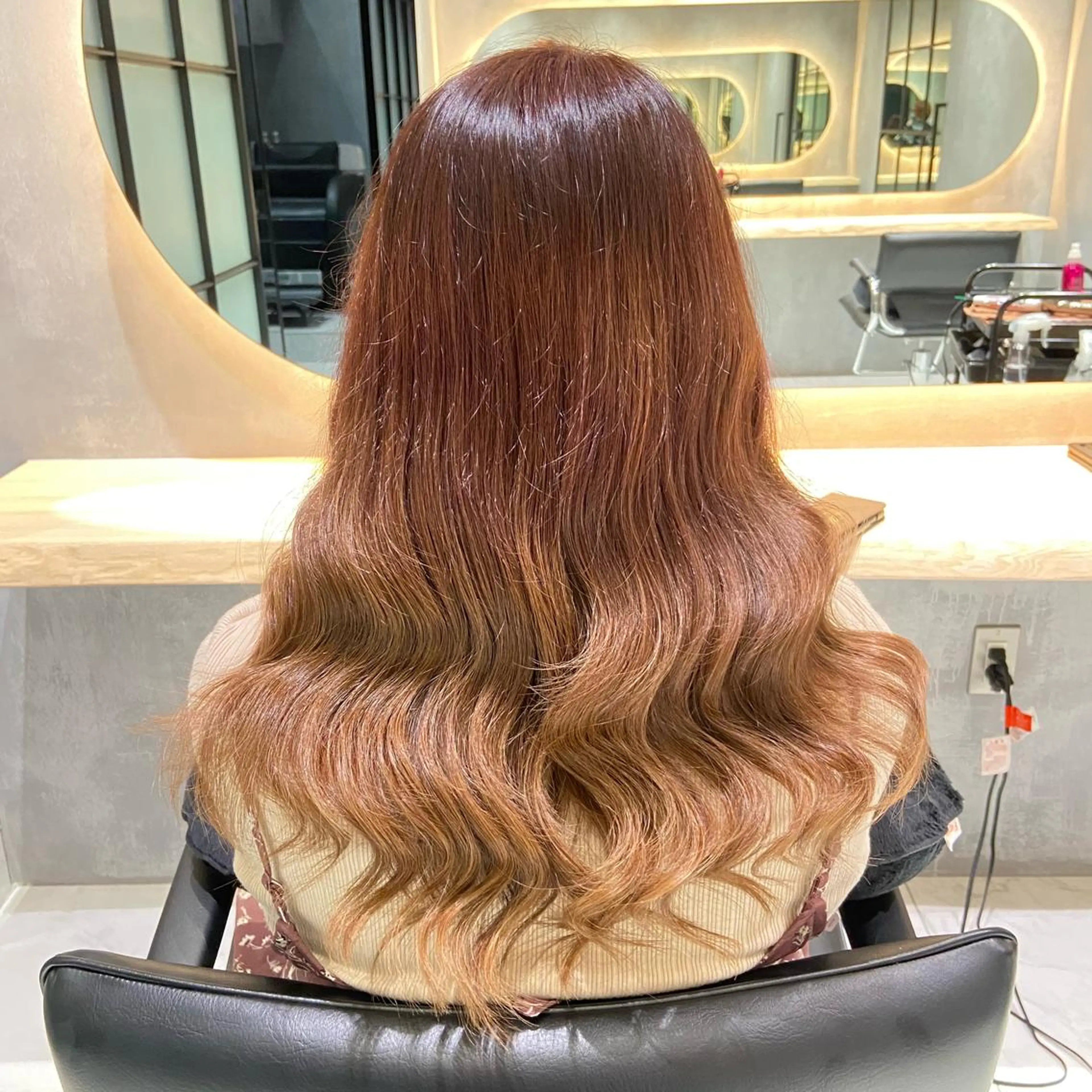 ロング カラー バレイヤージュ グラデーションカラー レイヤーカット ツバサ 髪質改善のヘアスタイル