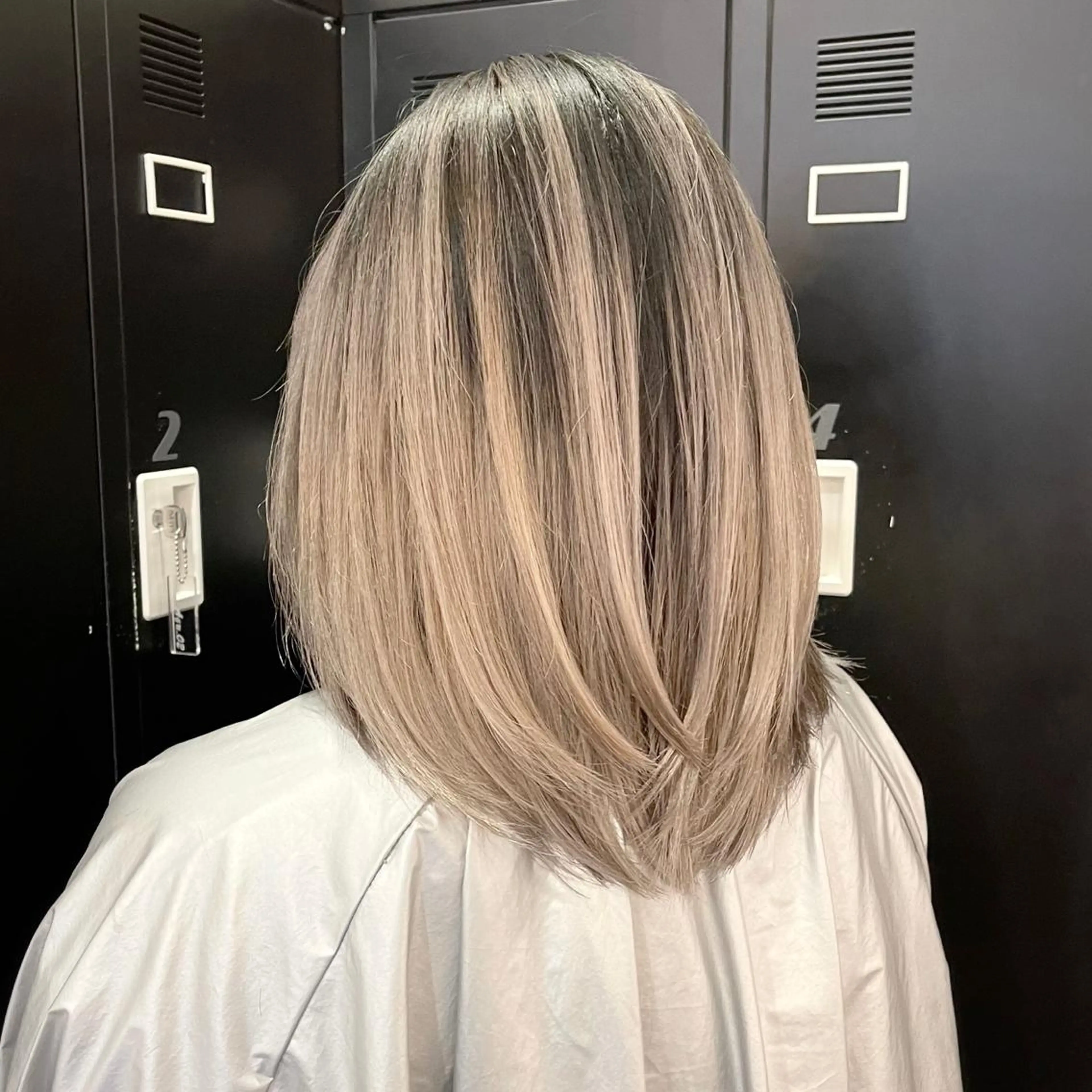 ミディアム カラー ヘアアレンジ バレイヤージュ デザインカラー ハイライトカラー 外国人風カラー ハイライト アンドウ ユウ/ レイヤーカット/韓国のヘアスタイル