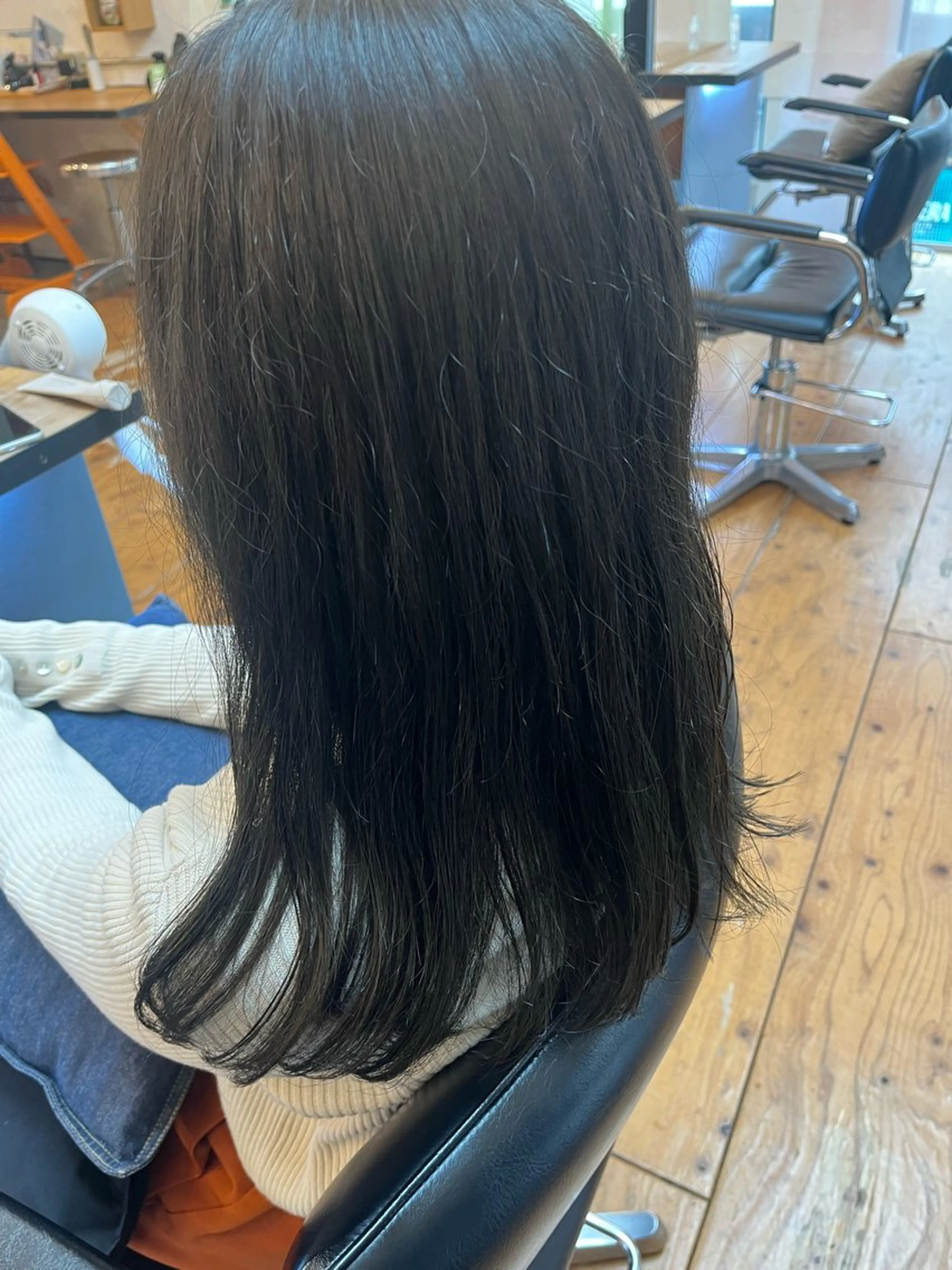 セミロング カラー ネイビーカラー Lagom なかだのヘアスタイル