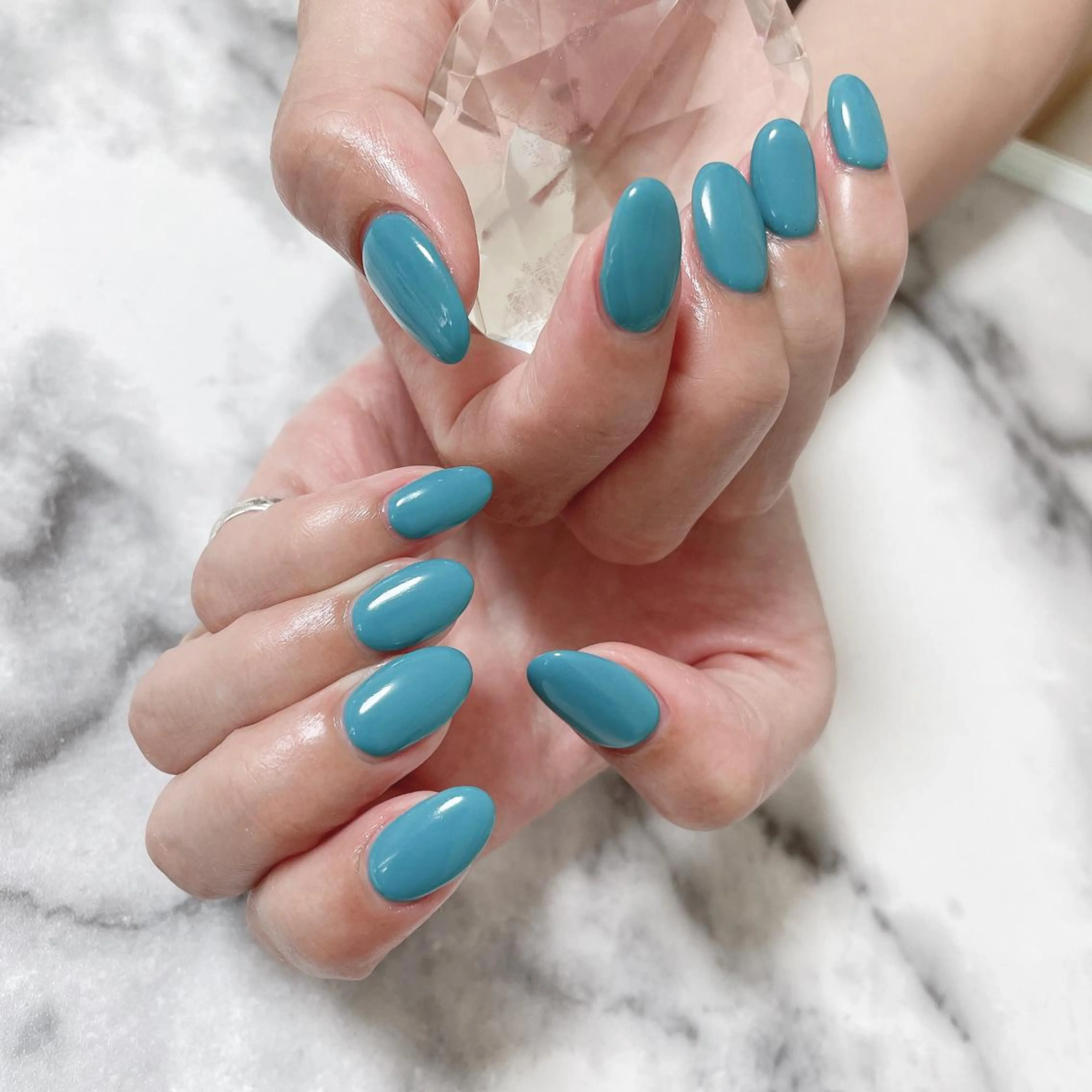 ミディアム カラー ネイル マツエク・マツパ ハンドネイル ハンドケア 💎ビューティサロン 湘南　RIRAN💎のネイルデザイン
