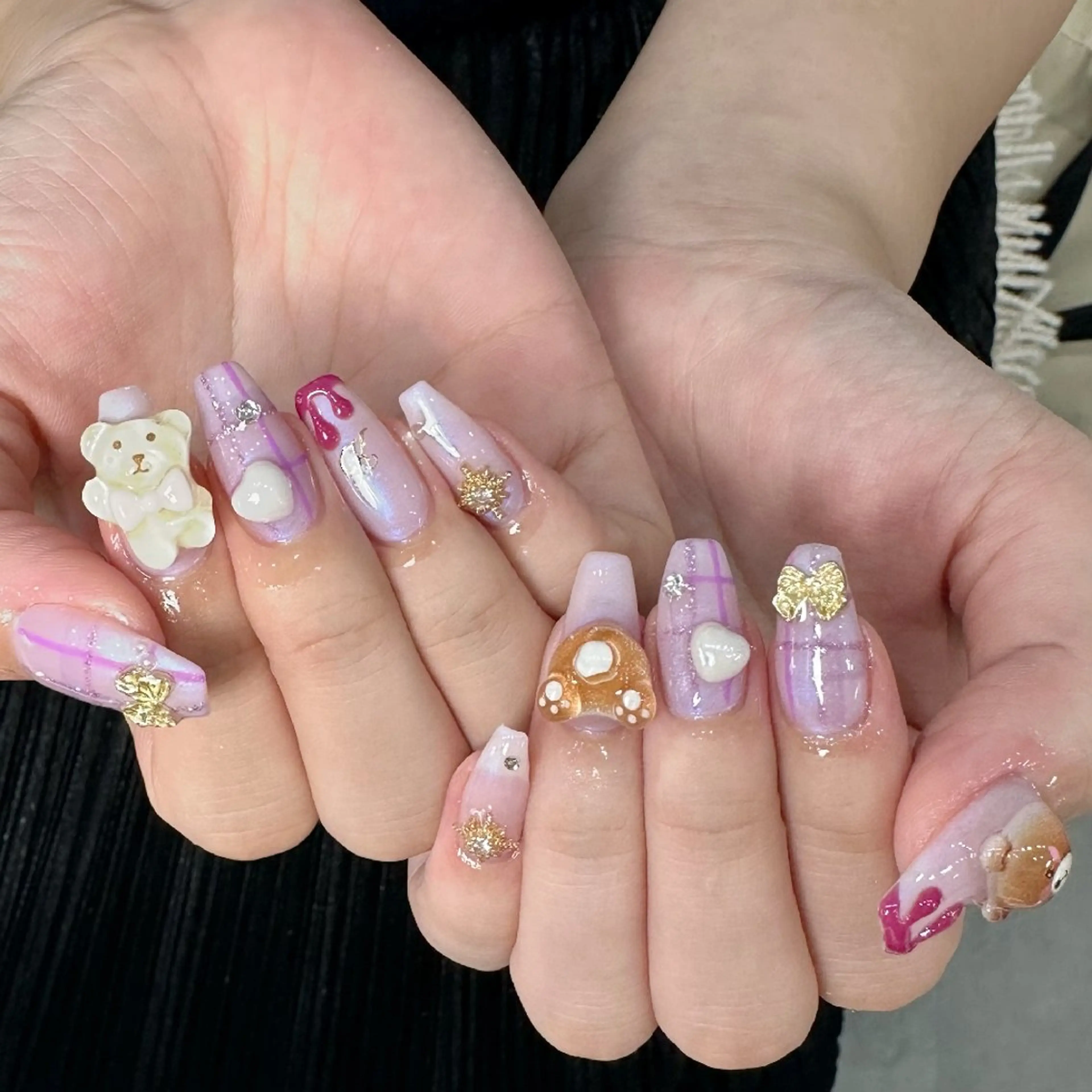 ネイル チークネイル フレンチネイル ジェルネイル ガーリー キラキラネイル ハンドネイル UM Nail Salonのネイルデザイン