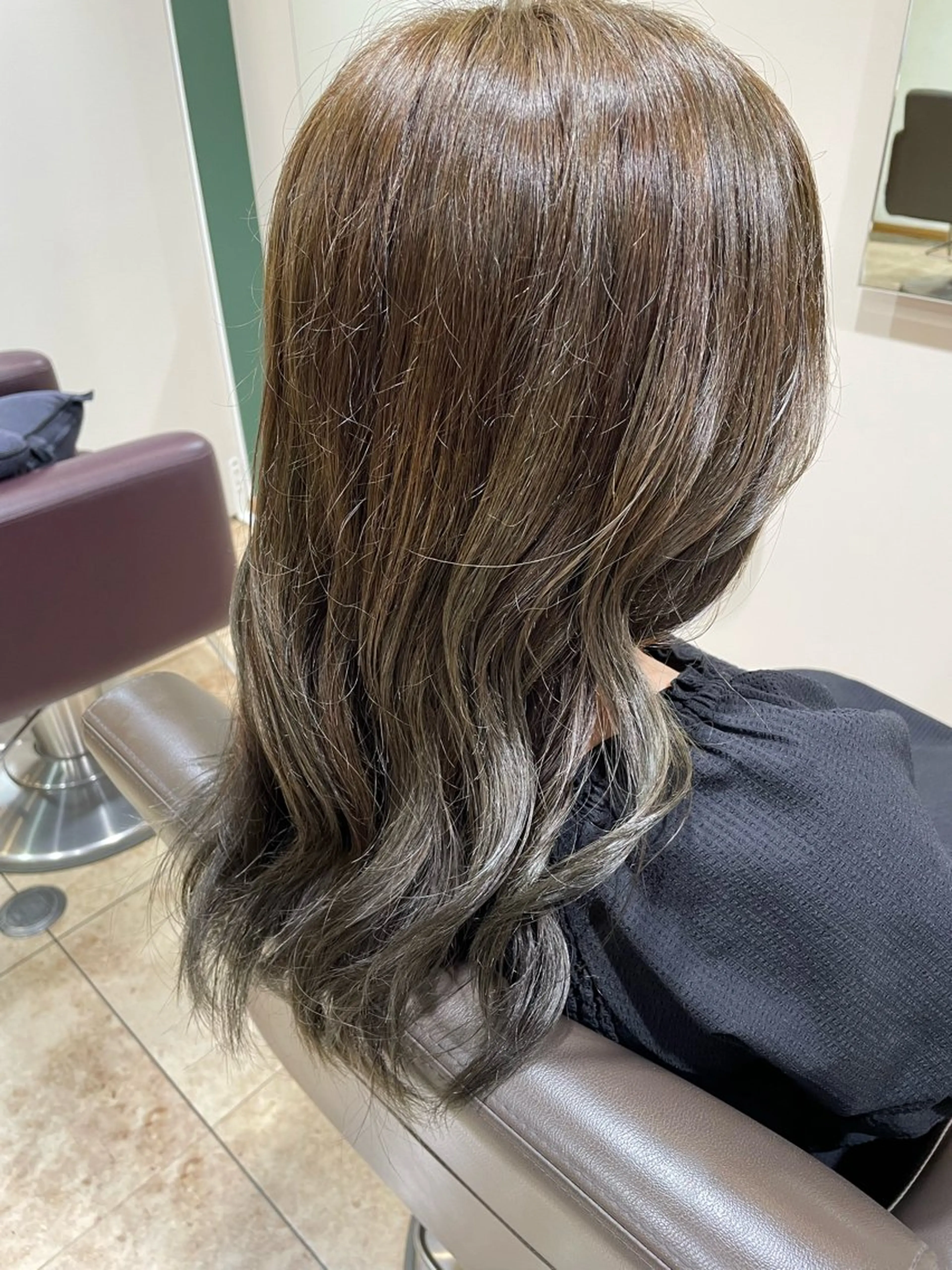カラー ブリーチ グレージュ オリーブグレージュ オリーブグレー かすみ  ︎︎のヘアスタイル