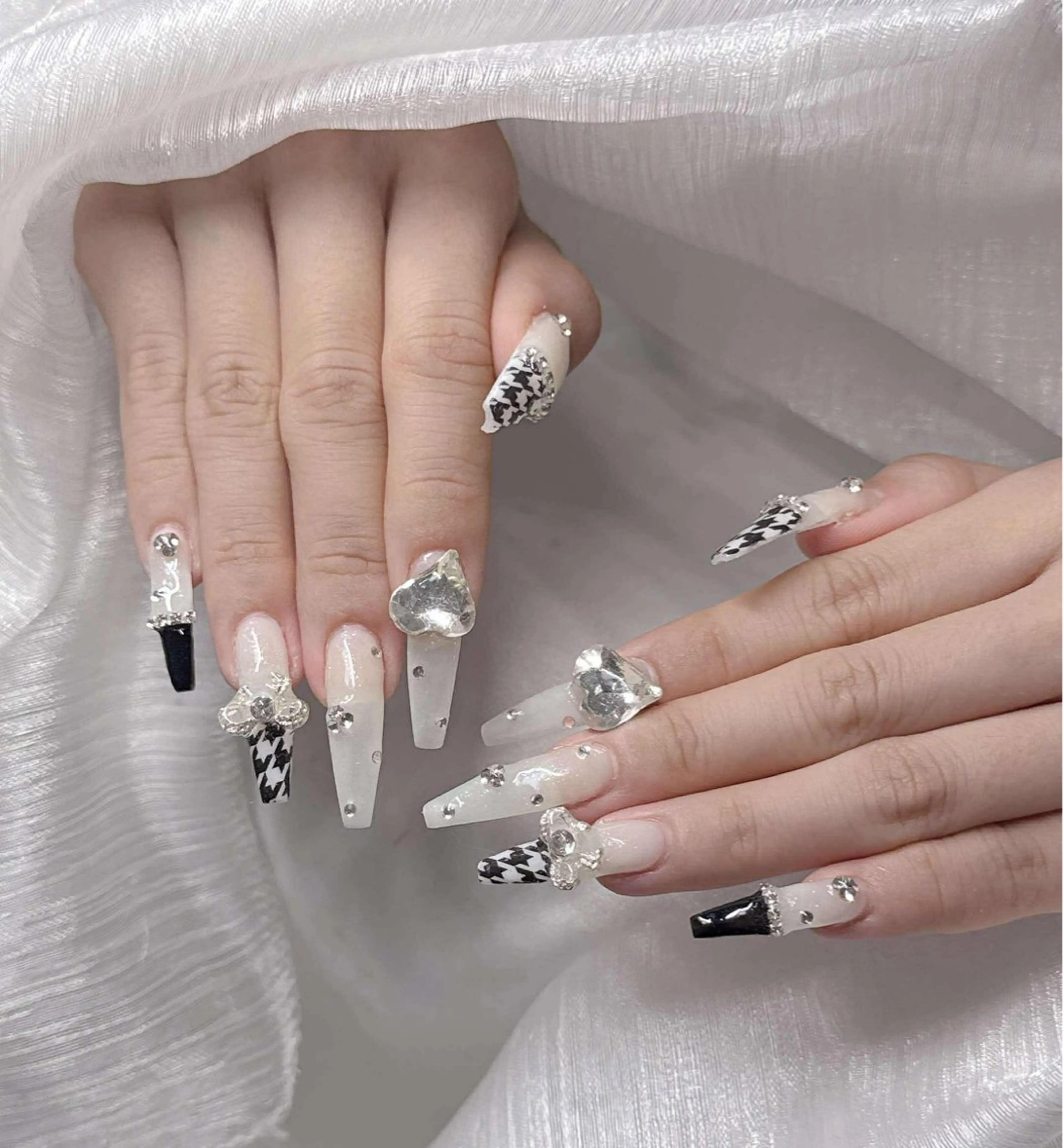 ネイル ハンドネイル Lee Nailsのネイルデザイン
