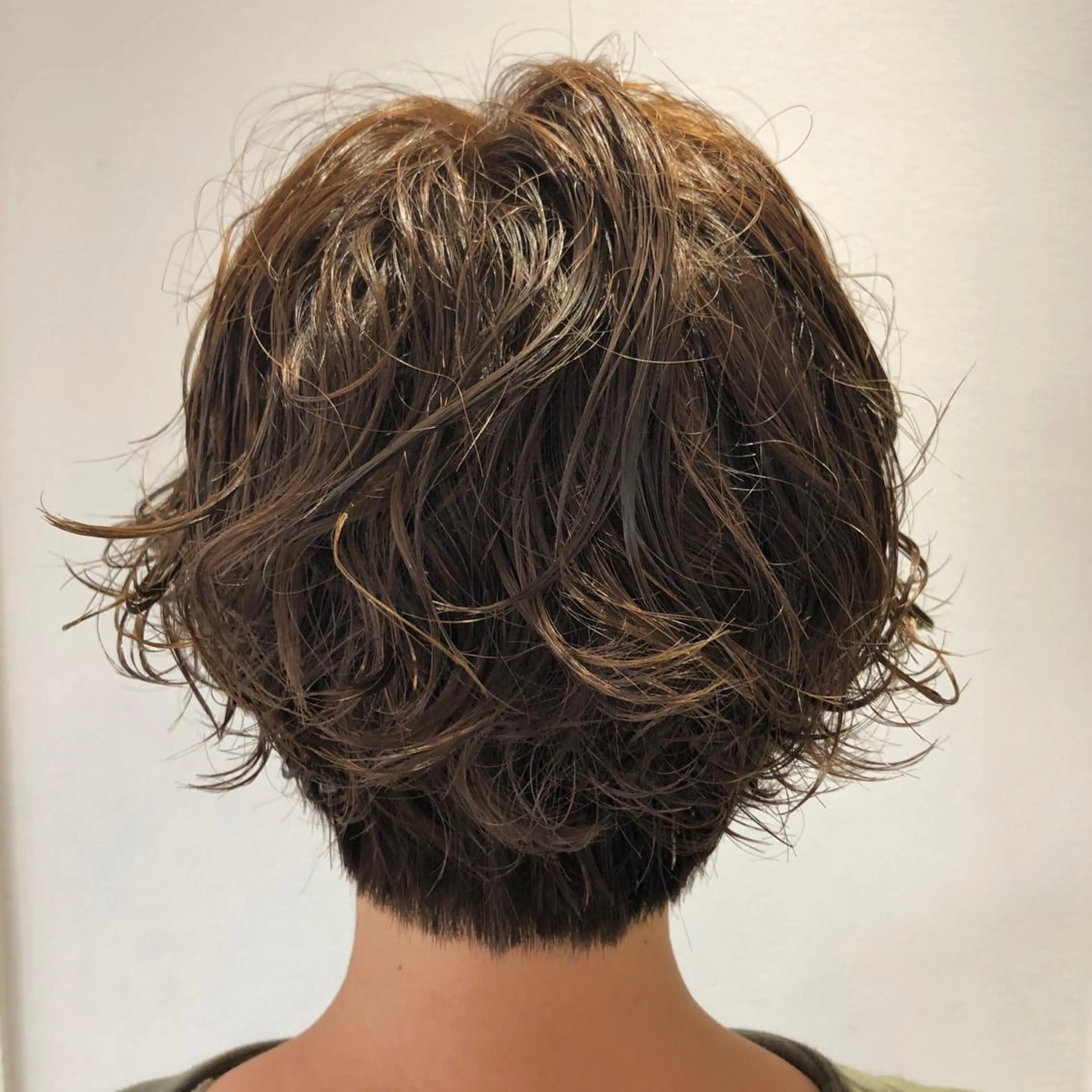 ショート パーマ 上平 綾菜のヘアスタイル