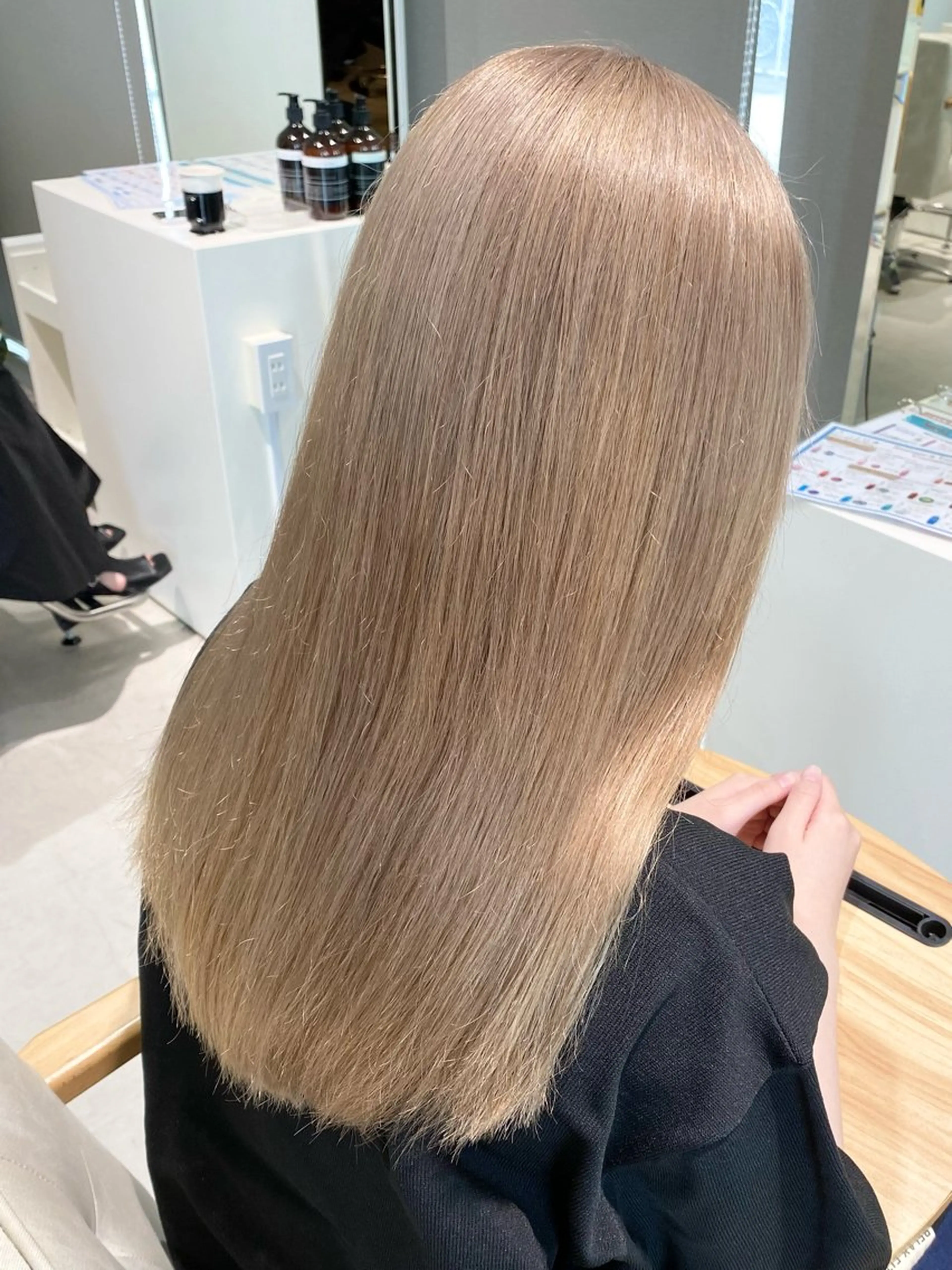 ロング カラー デザインカラー ハイトーンカラー レイヤーカット ウルフカット ヘアカラー トリートメント 原 優季のヘアスタイル