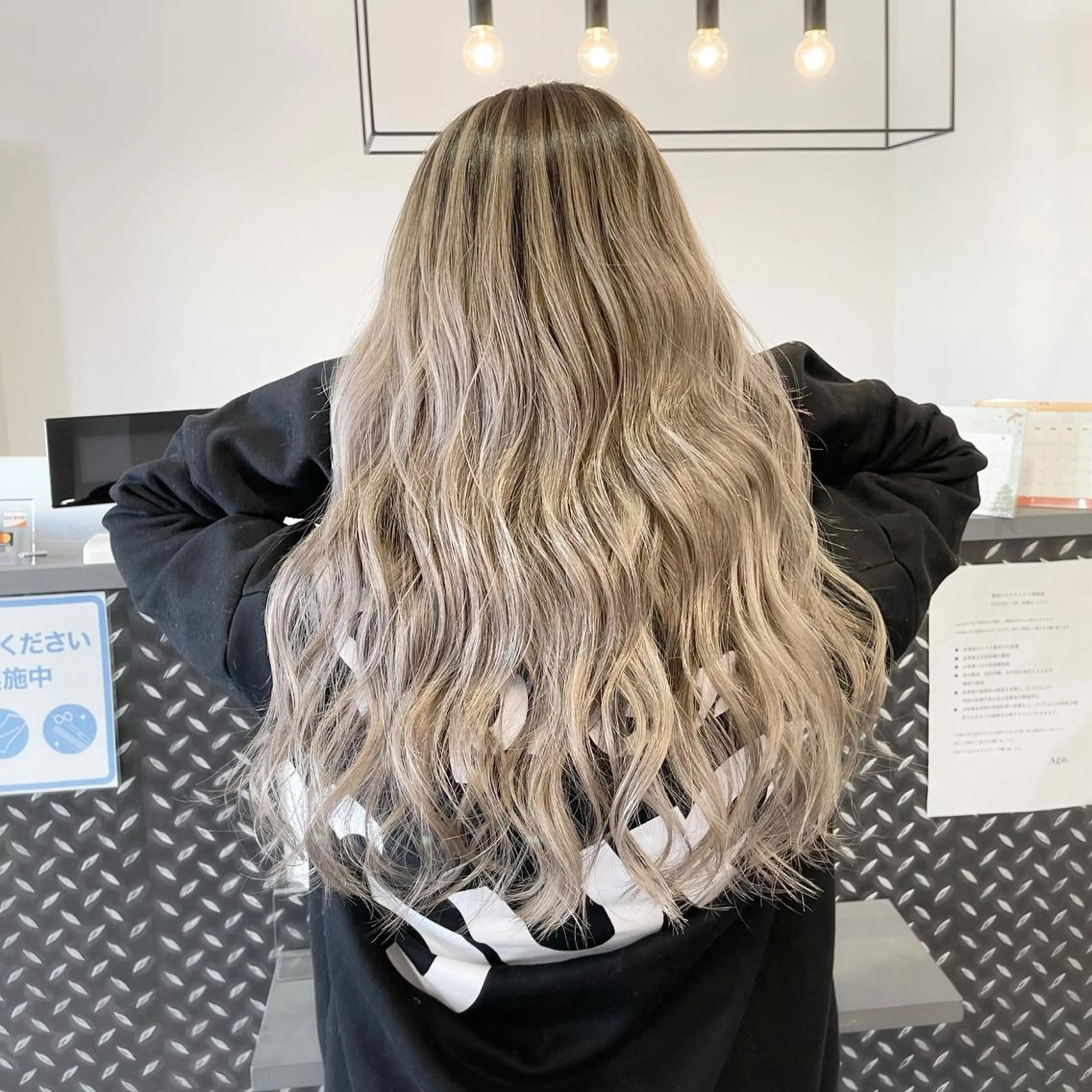 ロング カラー ヘアアレンジ バレイヤージュ デザインカラー ハイライトカラー 外国人風カラー ハイライト アンドウ ユウ/ レイヤーカット/韓国のヘアスタイル