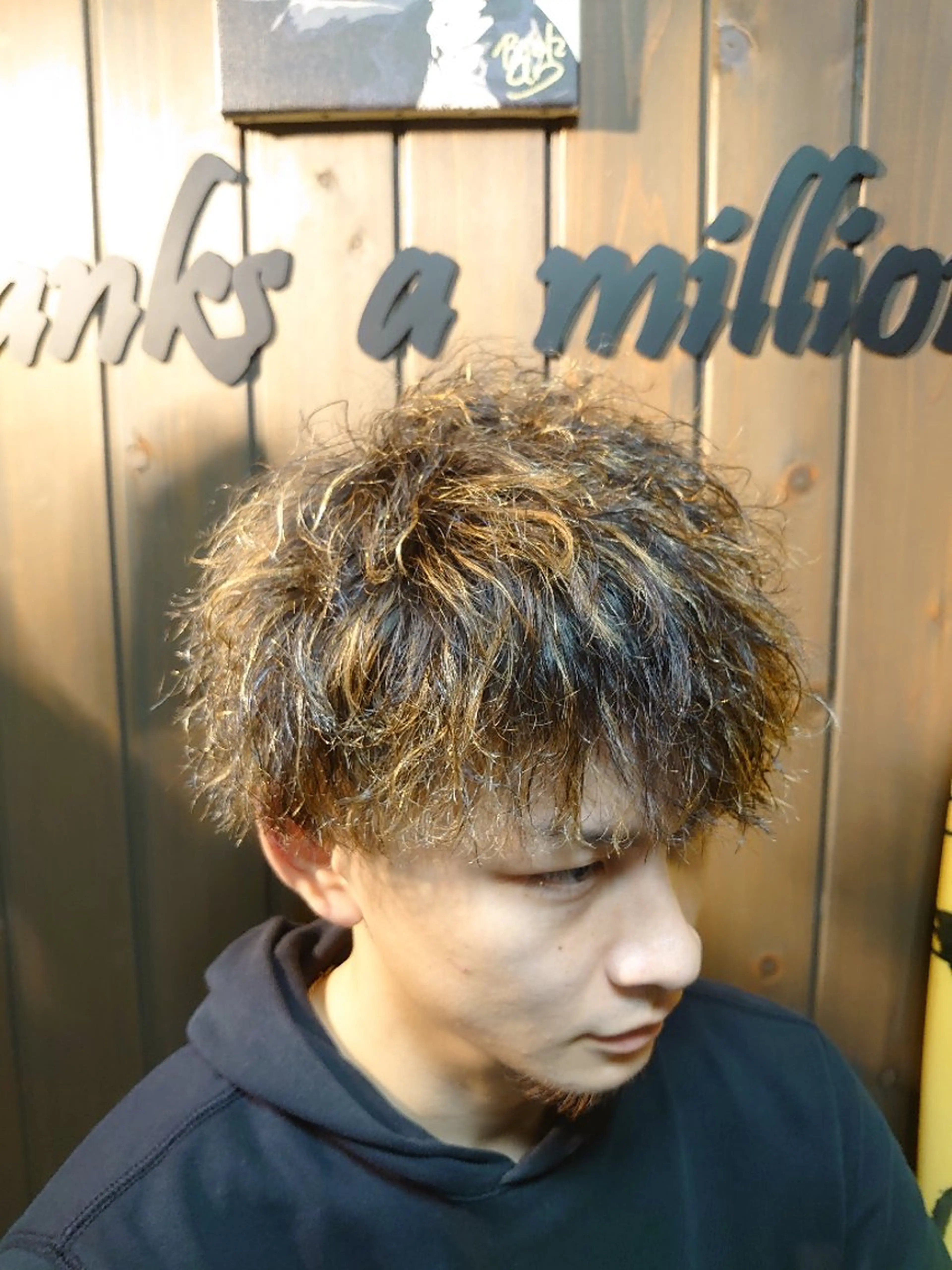 パーマ メンズ ショート カット ヘアカラー サンフラット所属・岡林 選のヘアスタイル