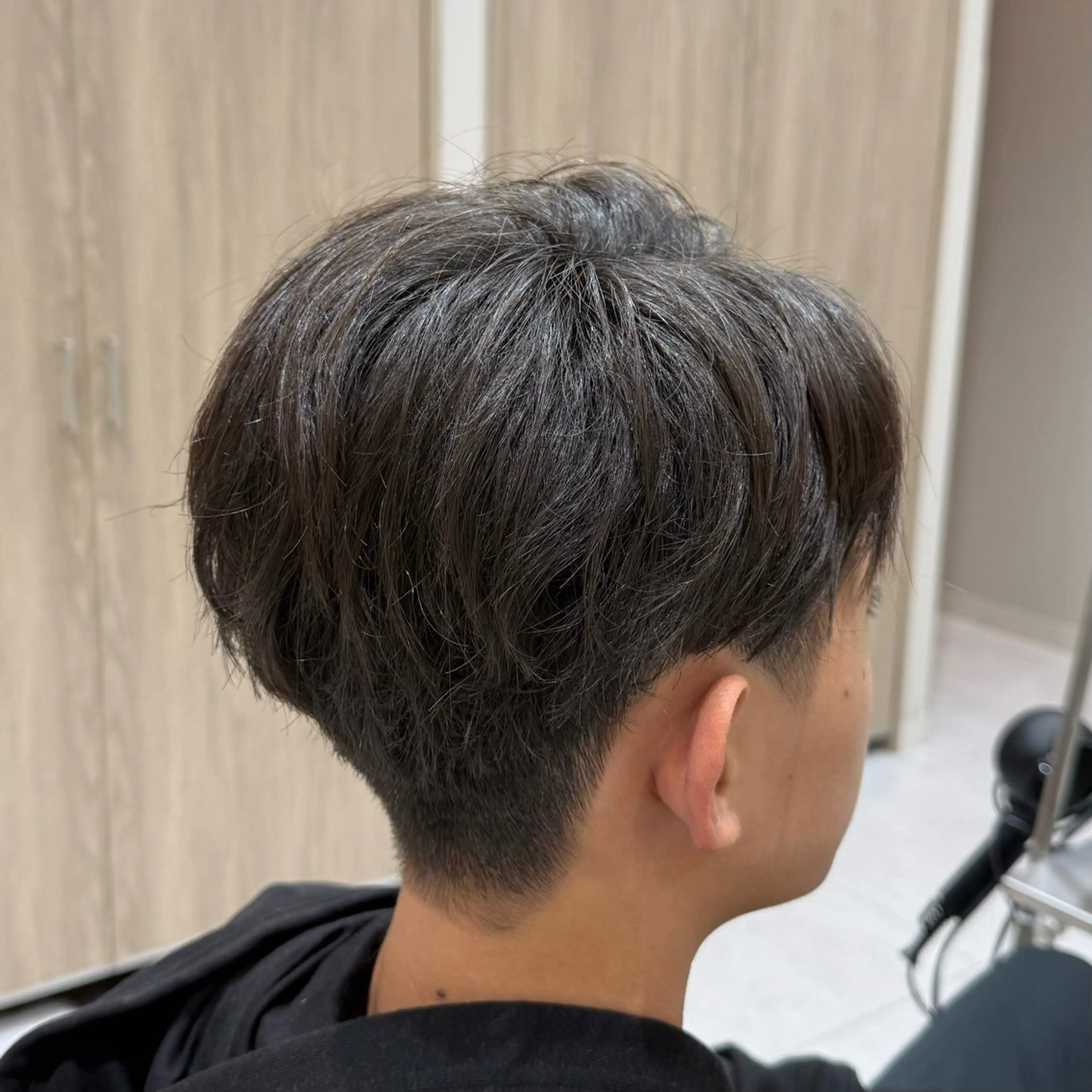 ショート メンズ カット 韓国レイヤー｜ 透明感カラー｜ココナのヘアスタイル