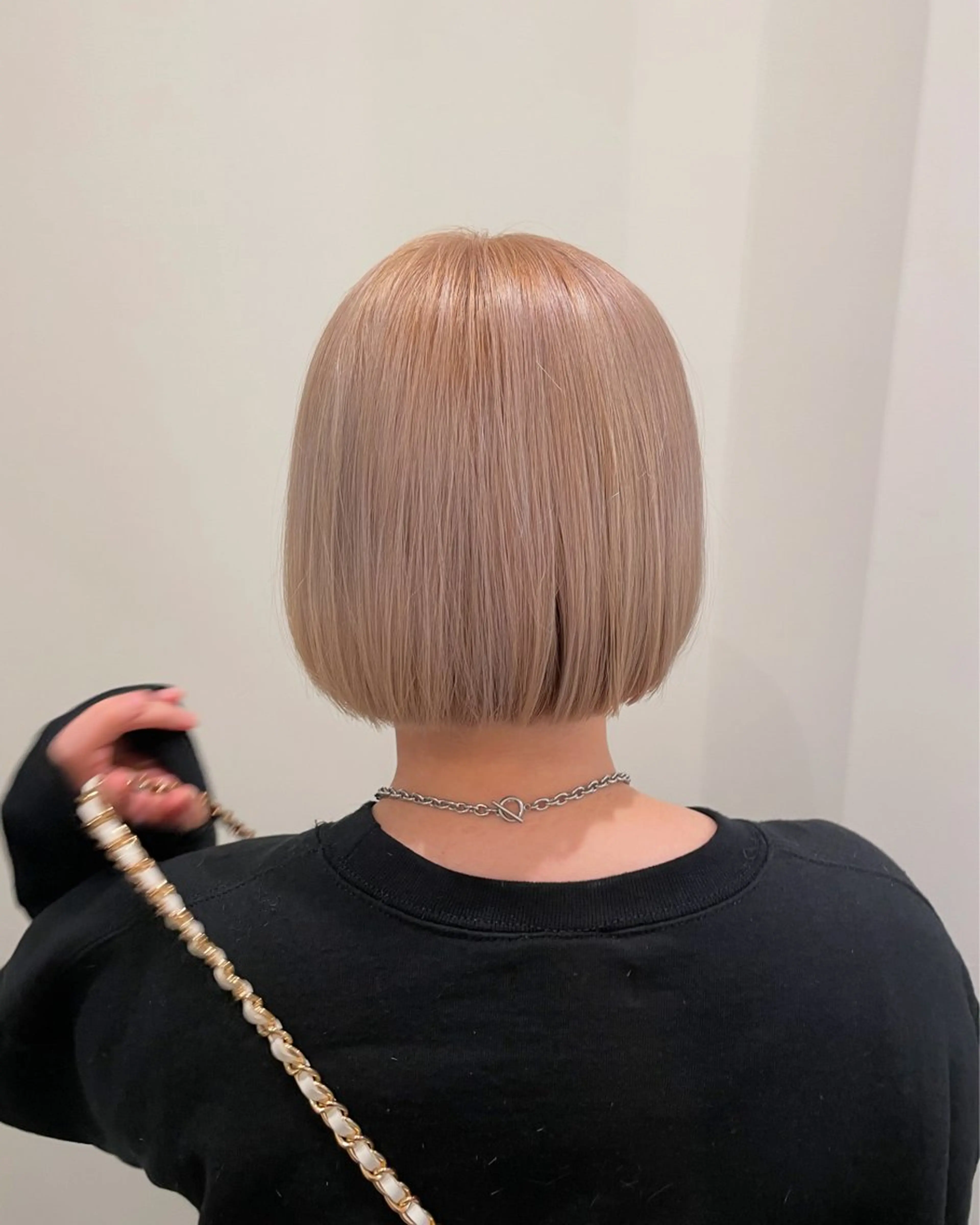 ショート カラー ハイトーンカラー ボブ カット 透け感カラー🫧 加納トモヒロのヘアスタイル