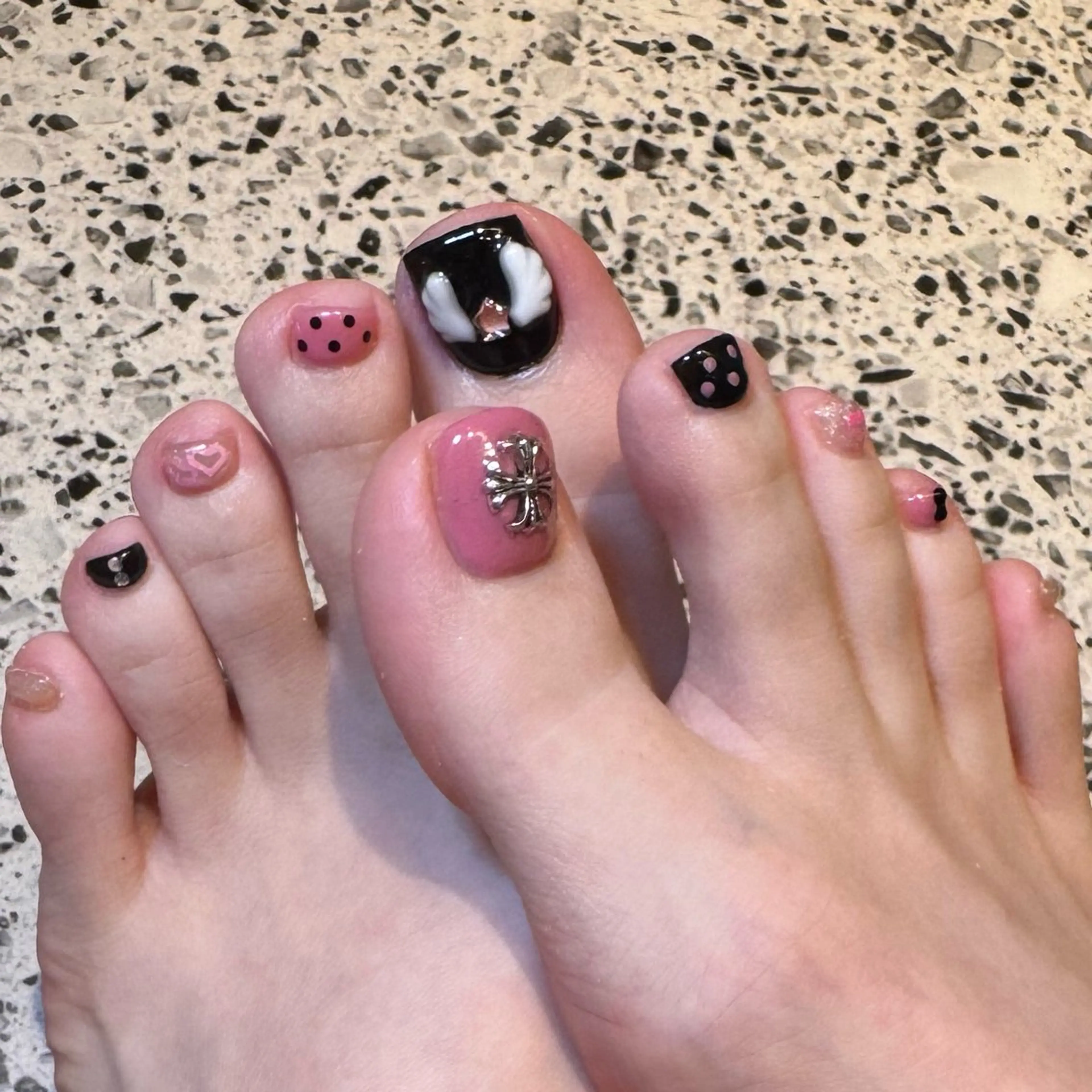 ネイル フットネイル RIEKO🍒 ワンホン♡推しネイルのネイルデザイン