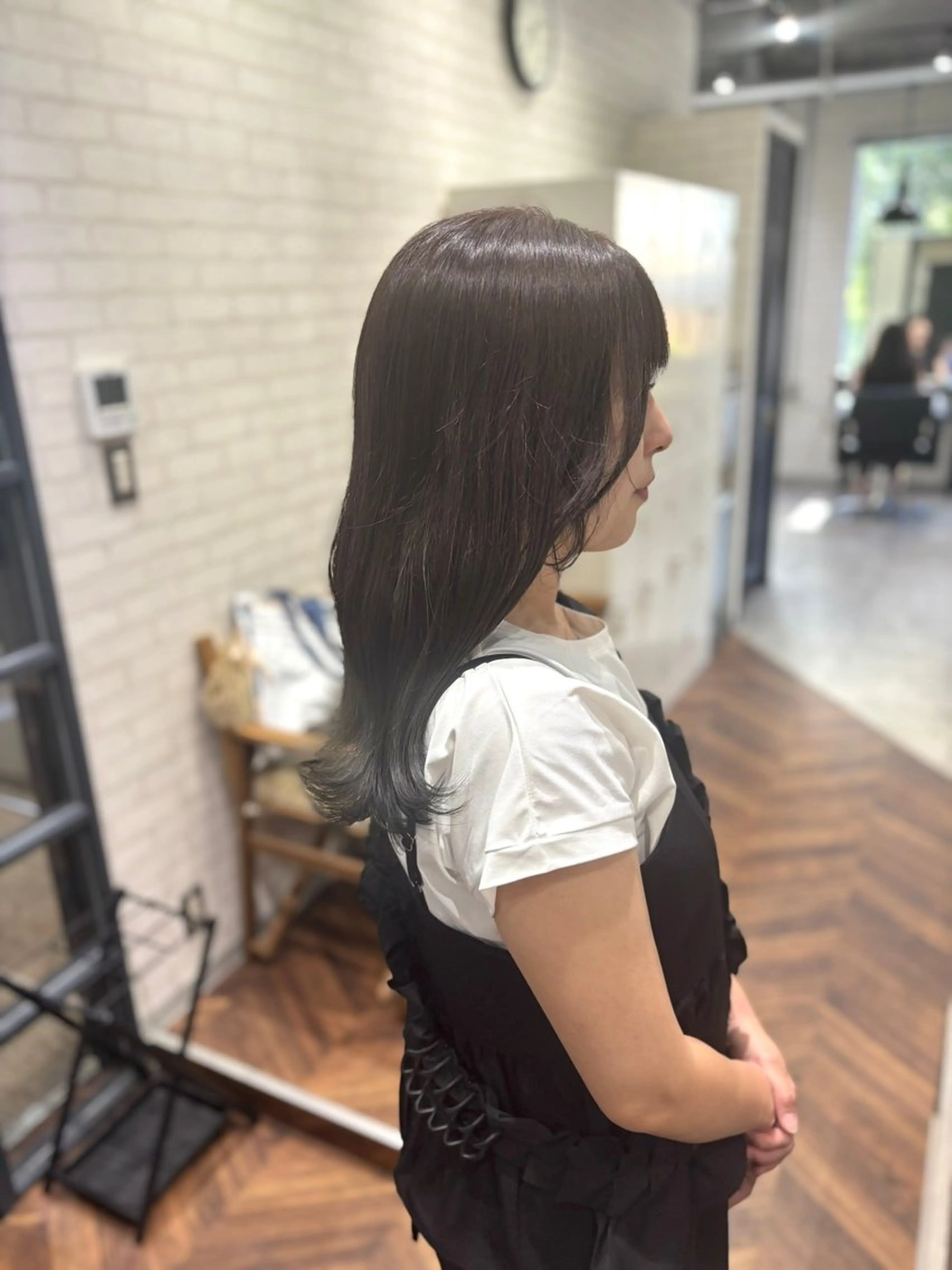 セミロング カラー ブルーカラー ブルージュ グラデーションカラー グレージュ ヘアカラー トリートメント Zina_博多/ 詩乃のヘアスタイル
